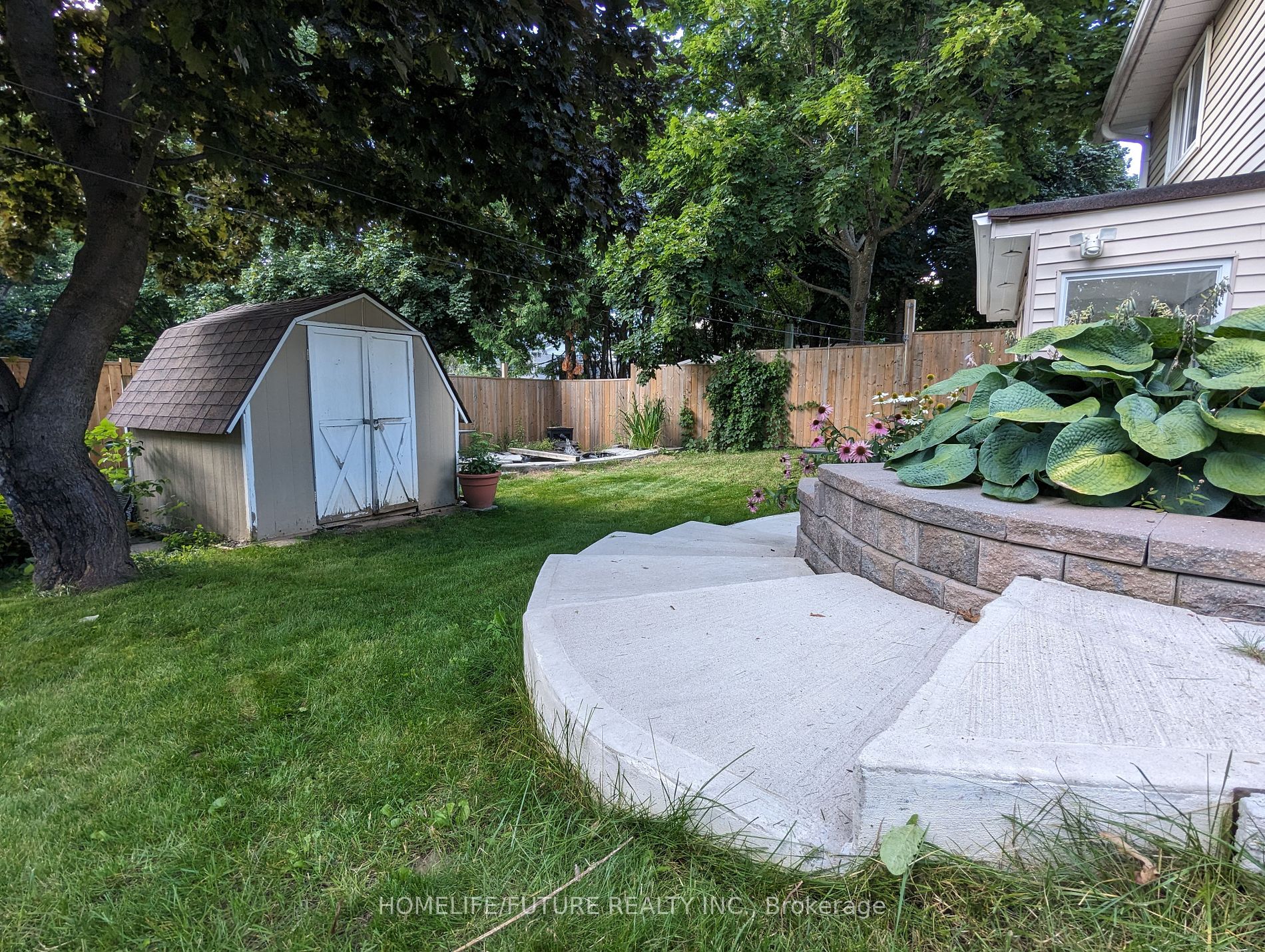 75 Bronte Cres Property Photo 10