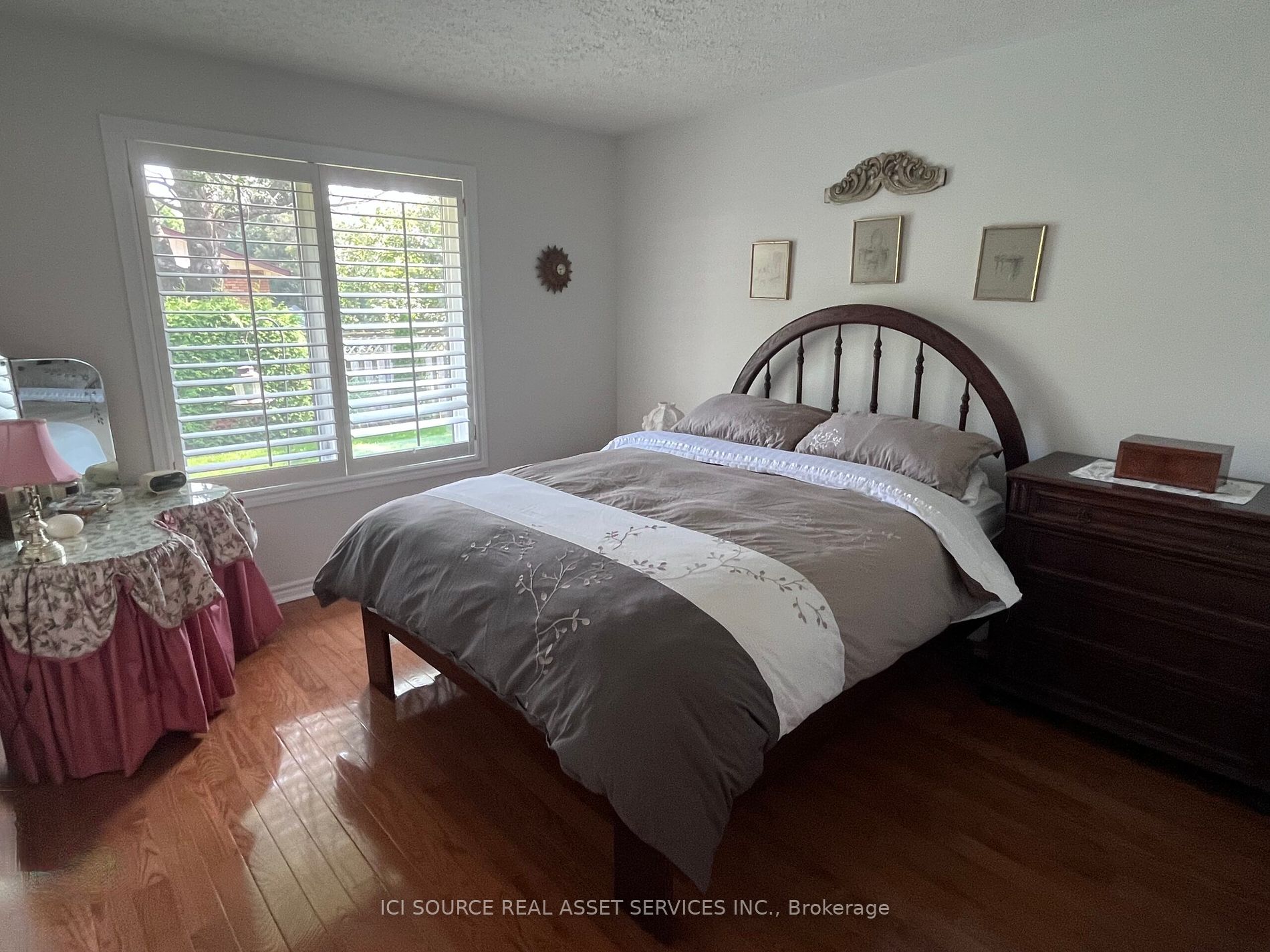 90 Burke St 4 Property Photo 11
