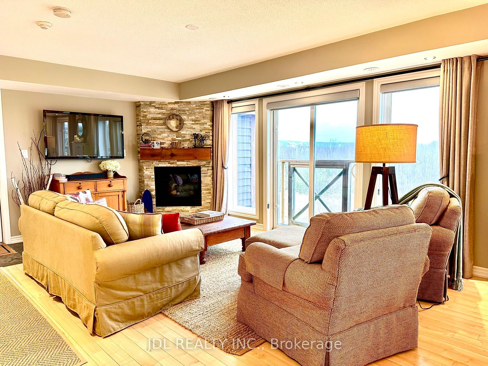 8 Joseph Tr 2 Property Photo 15