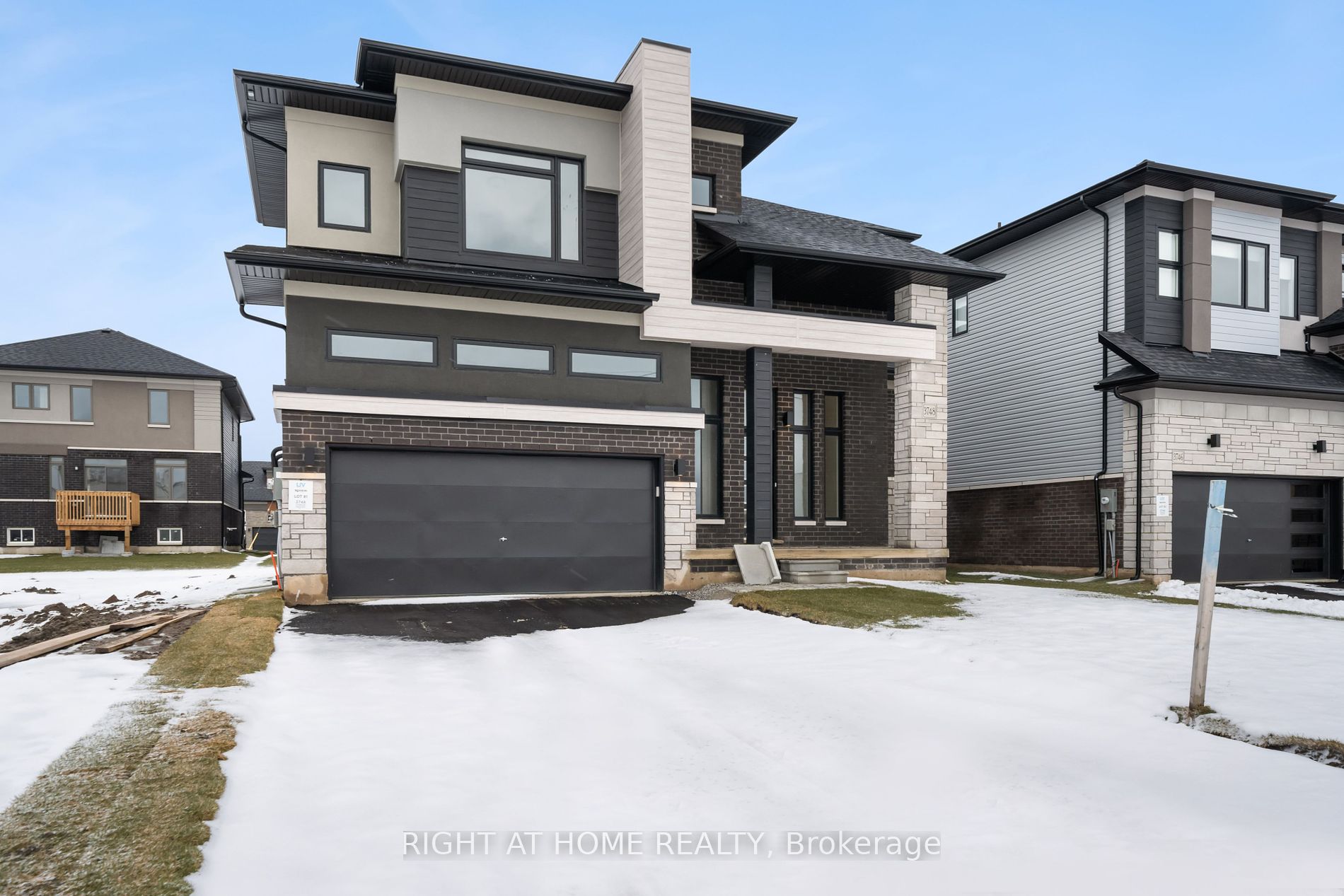 3748 Sunbank Cres S Property Photo 2