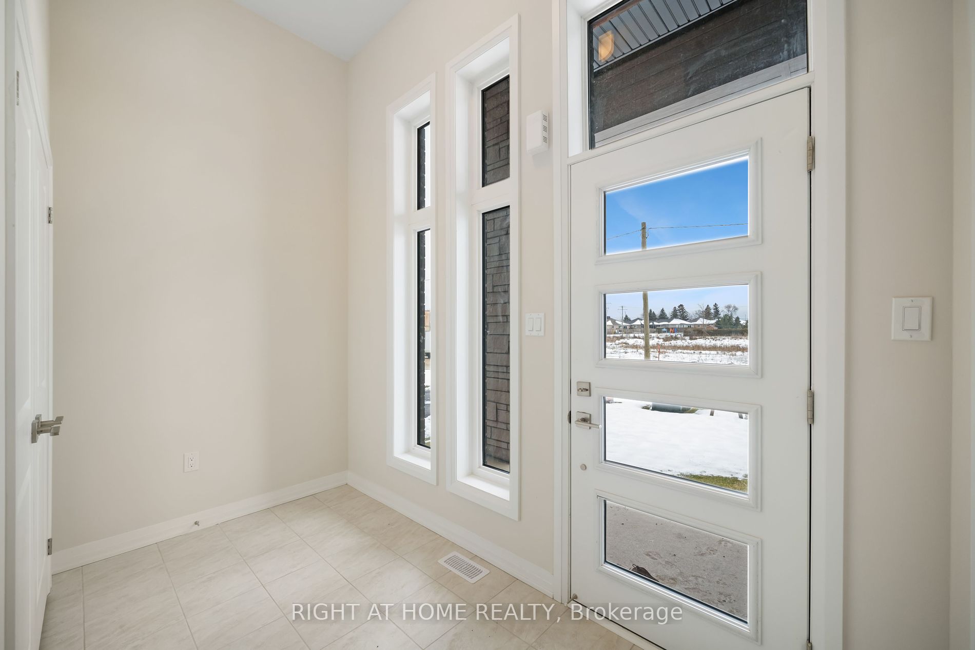 3748 Sunbank Cres S Property Photo 3