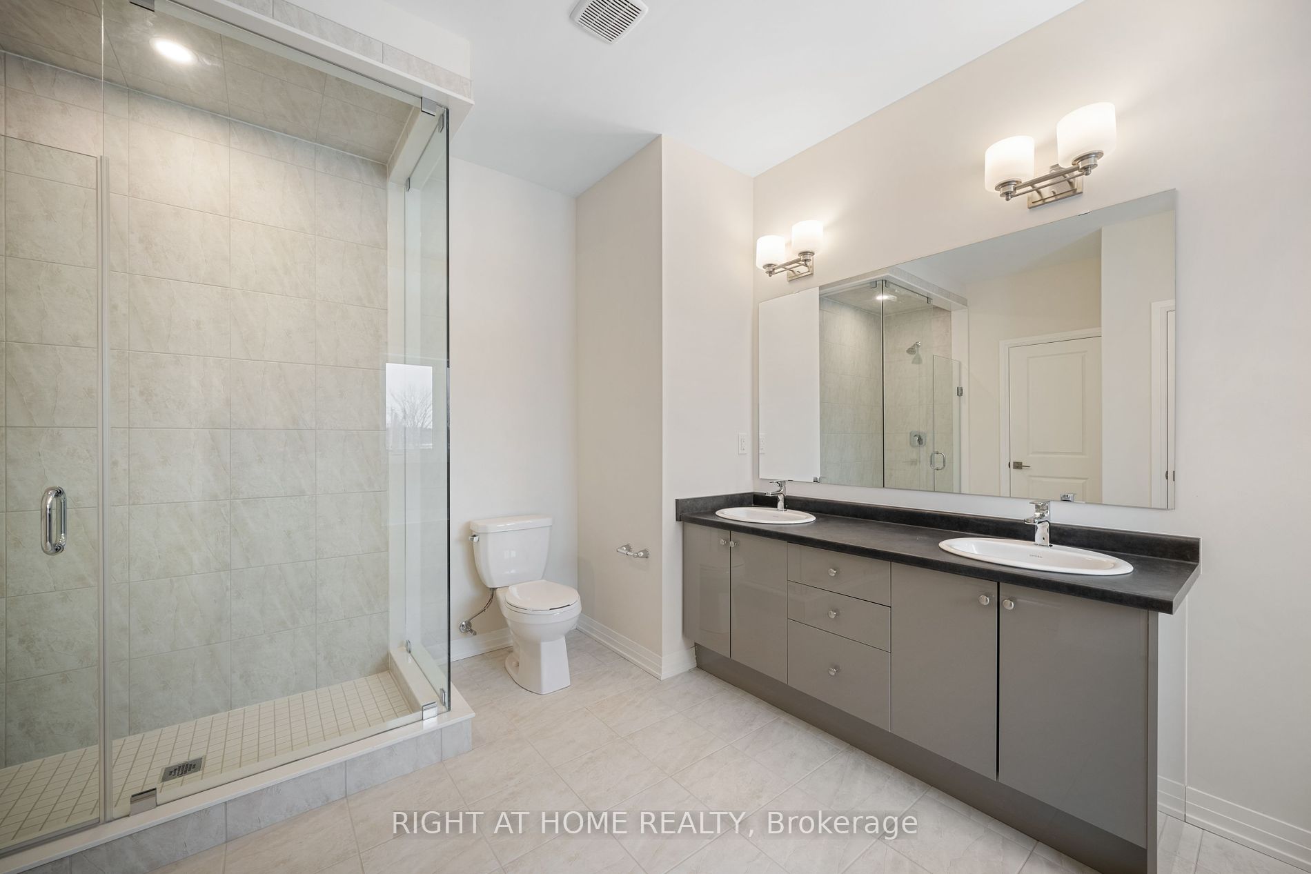 3748 Sunbank Cres S Property Photo 11