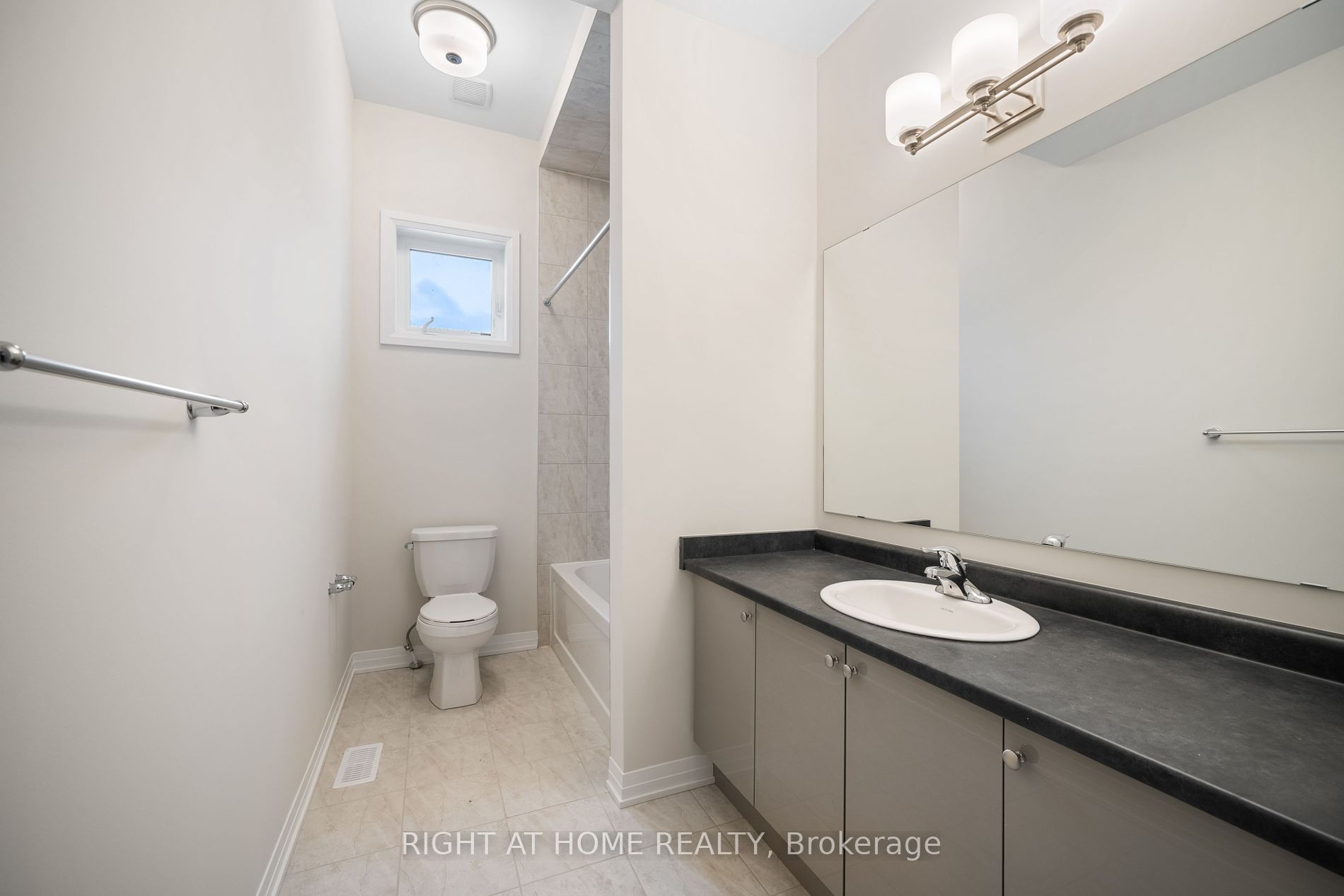 3748 Sunbank Cres S Property Photo 15