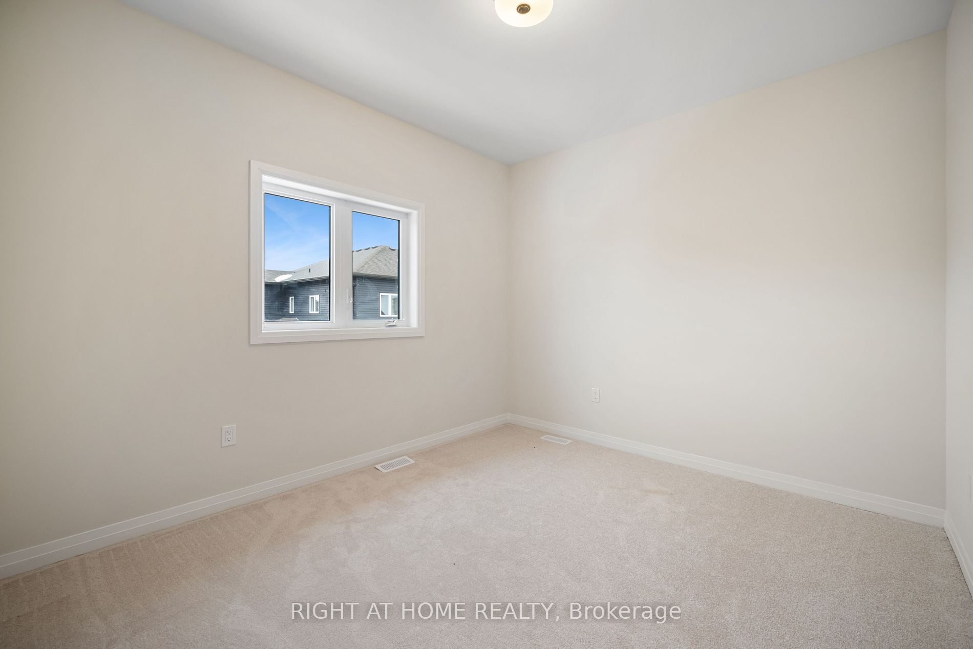 3748 Sunbank Cres S Property Photo 16