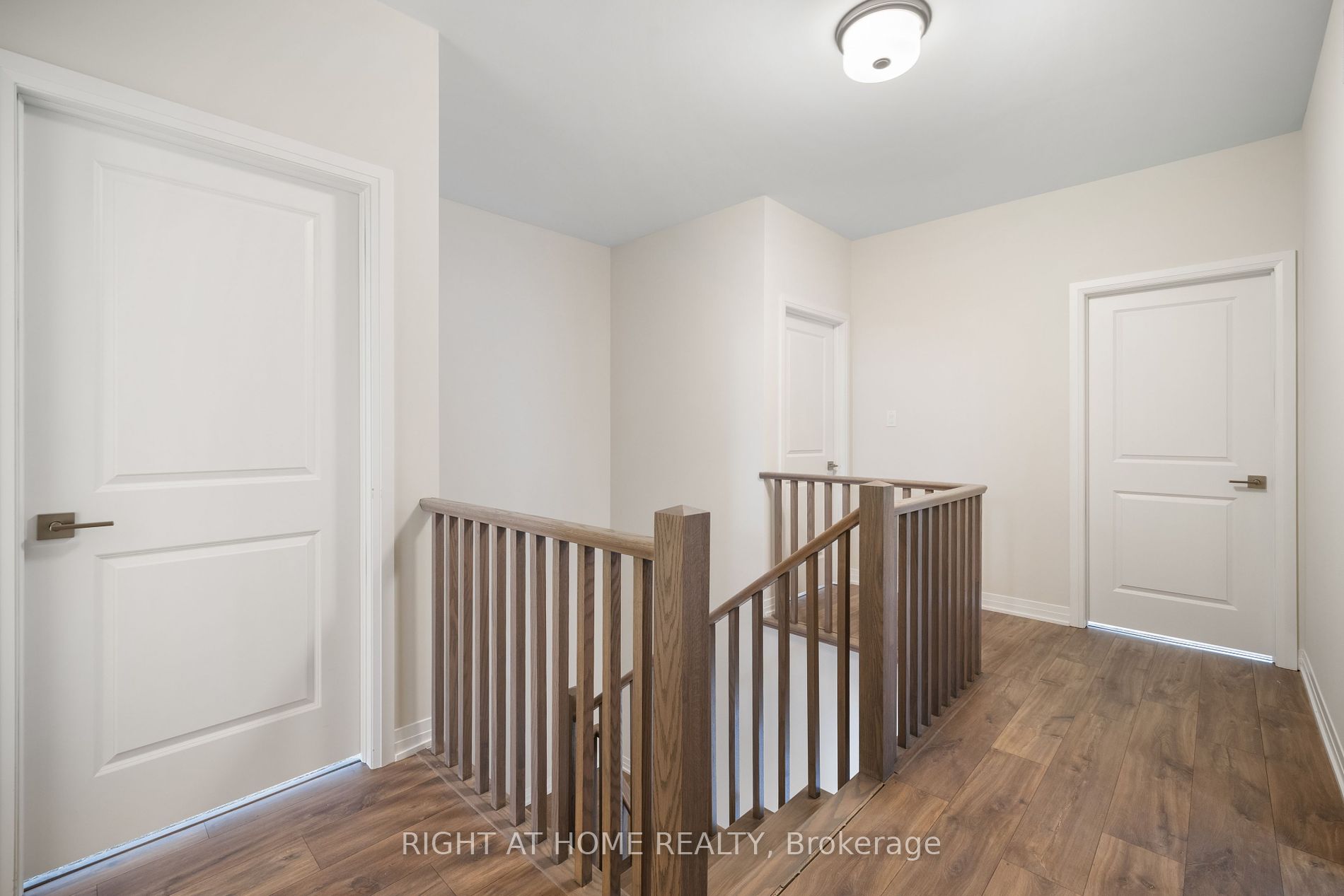 3748 Sunbank Cres S Property Photo 17