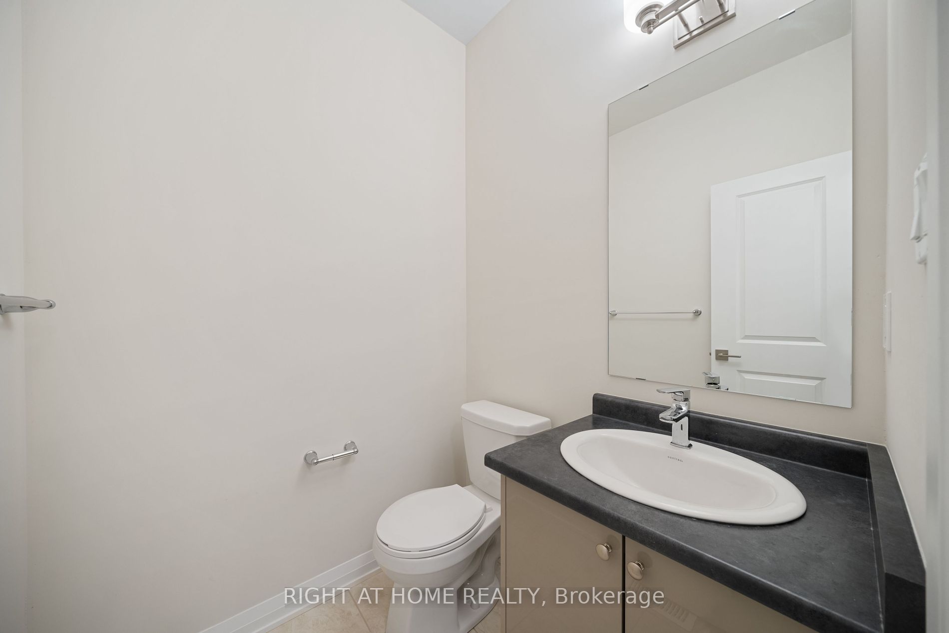 3748 Sunbank Cres S Property Photo 19