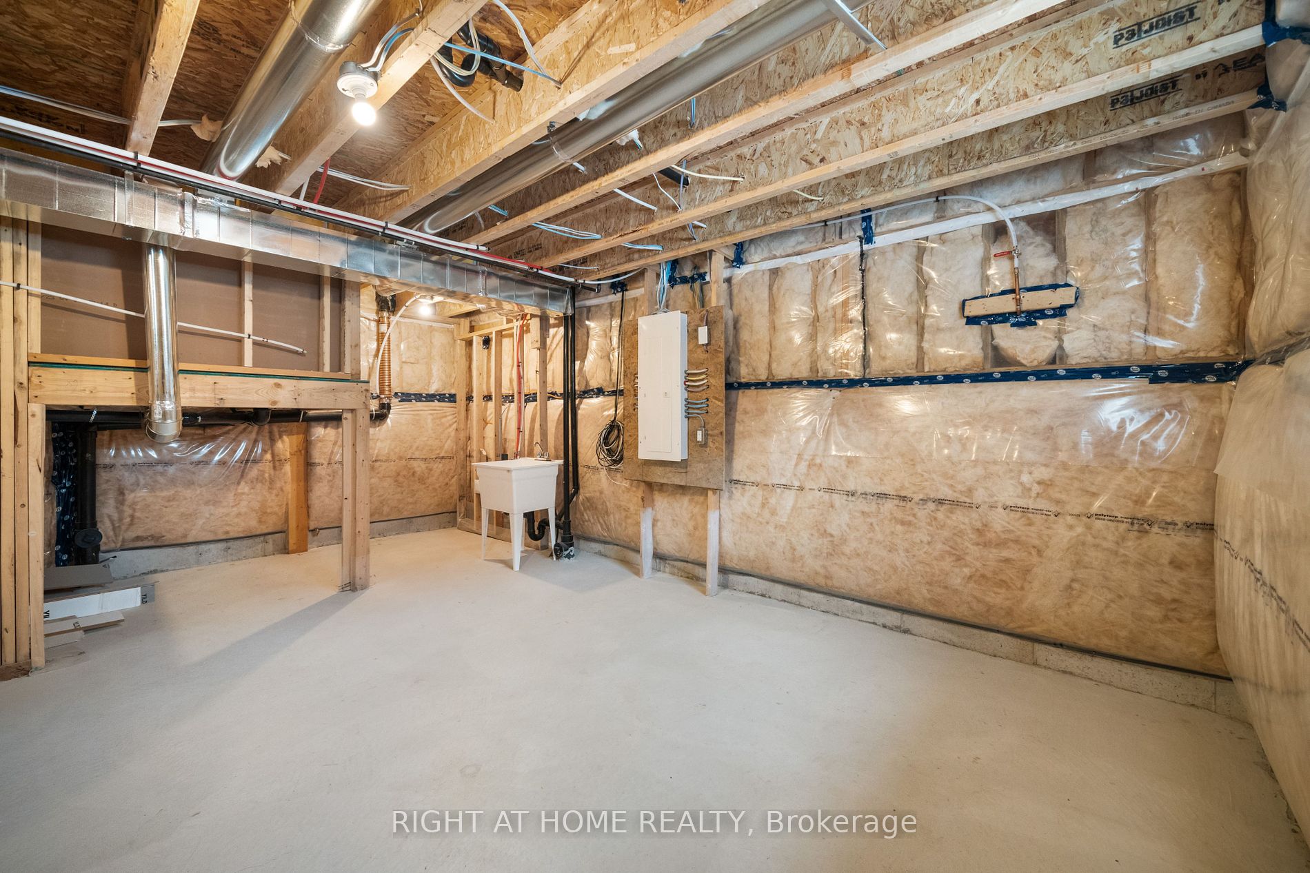 3748 Sunbank Cres S Property Photo 20