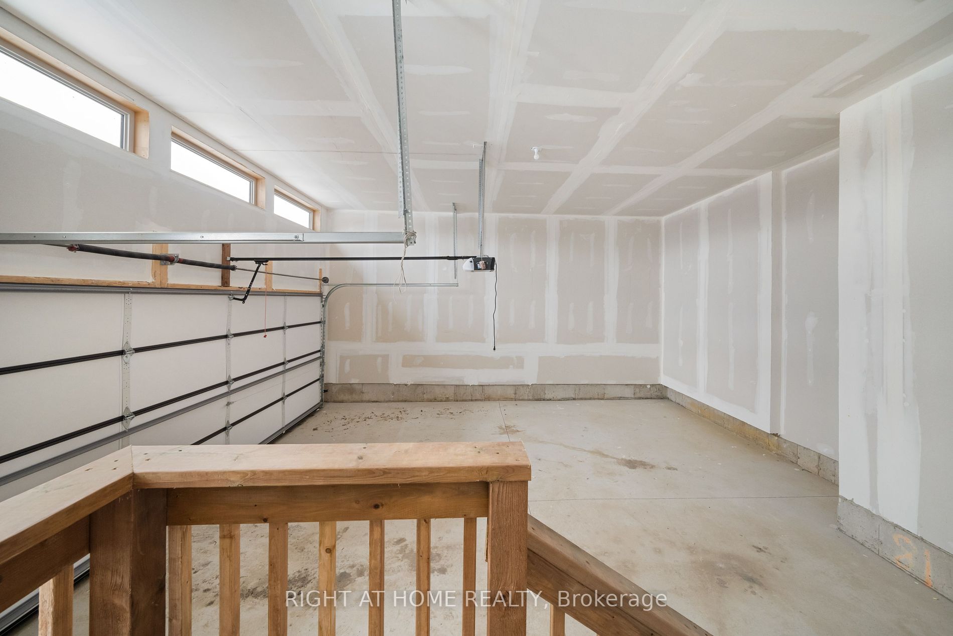 3748 Sunbank Cres S Property Photo 22