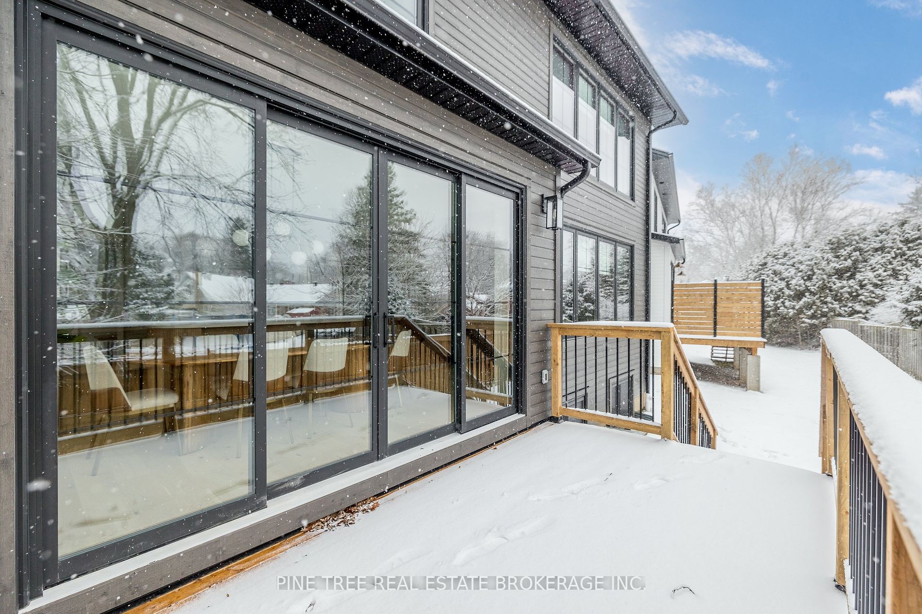 15 Lakeview Cres Property Photo 2