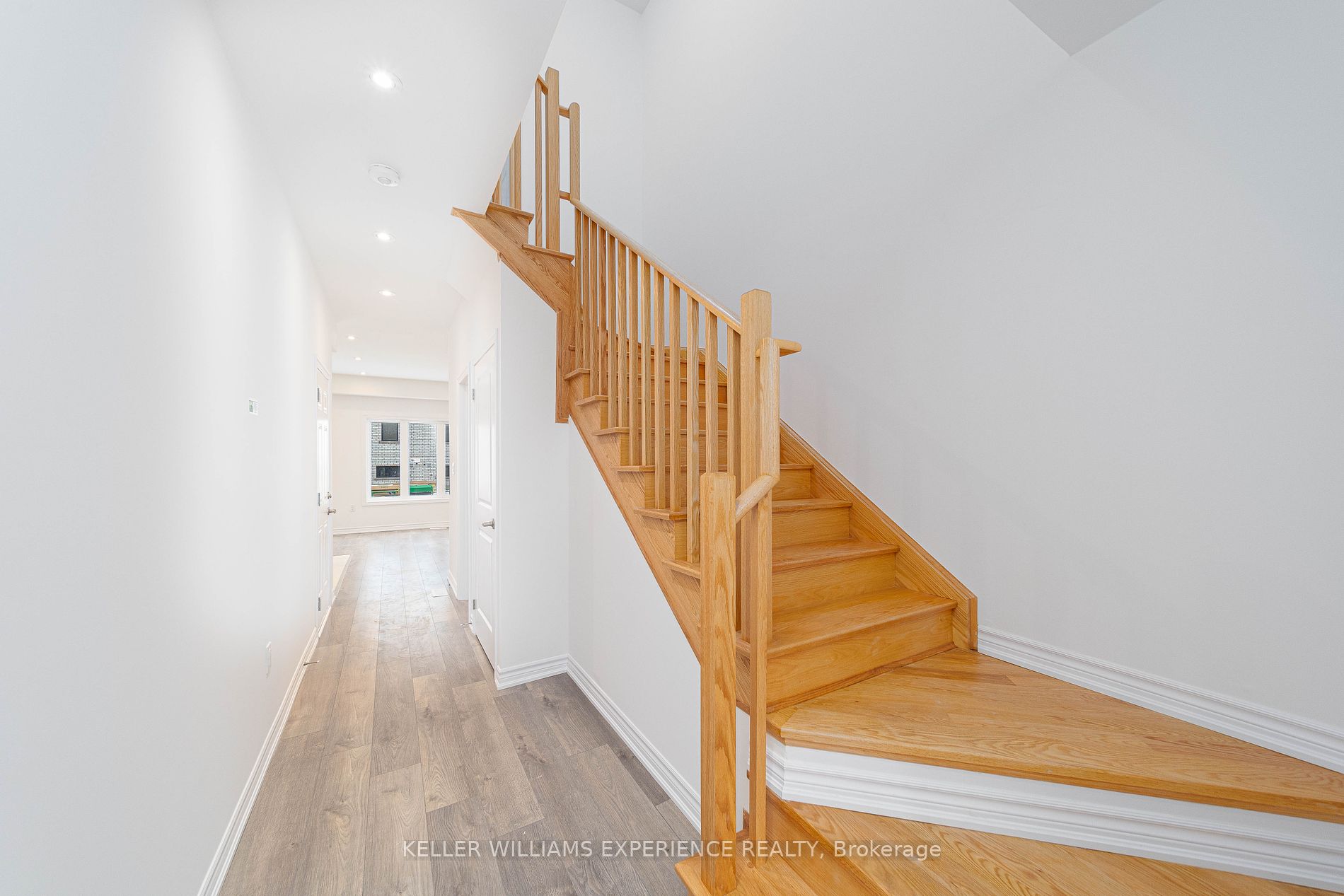 10 Wagon Lane Property Photo 4