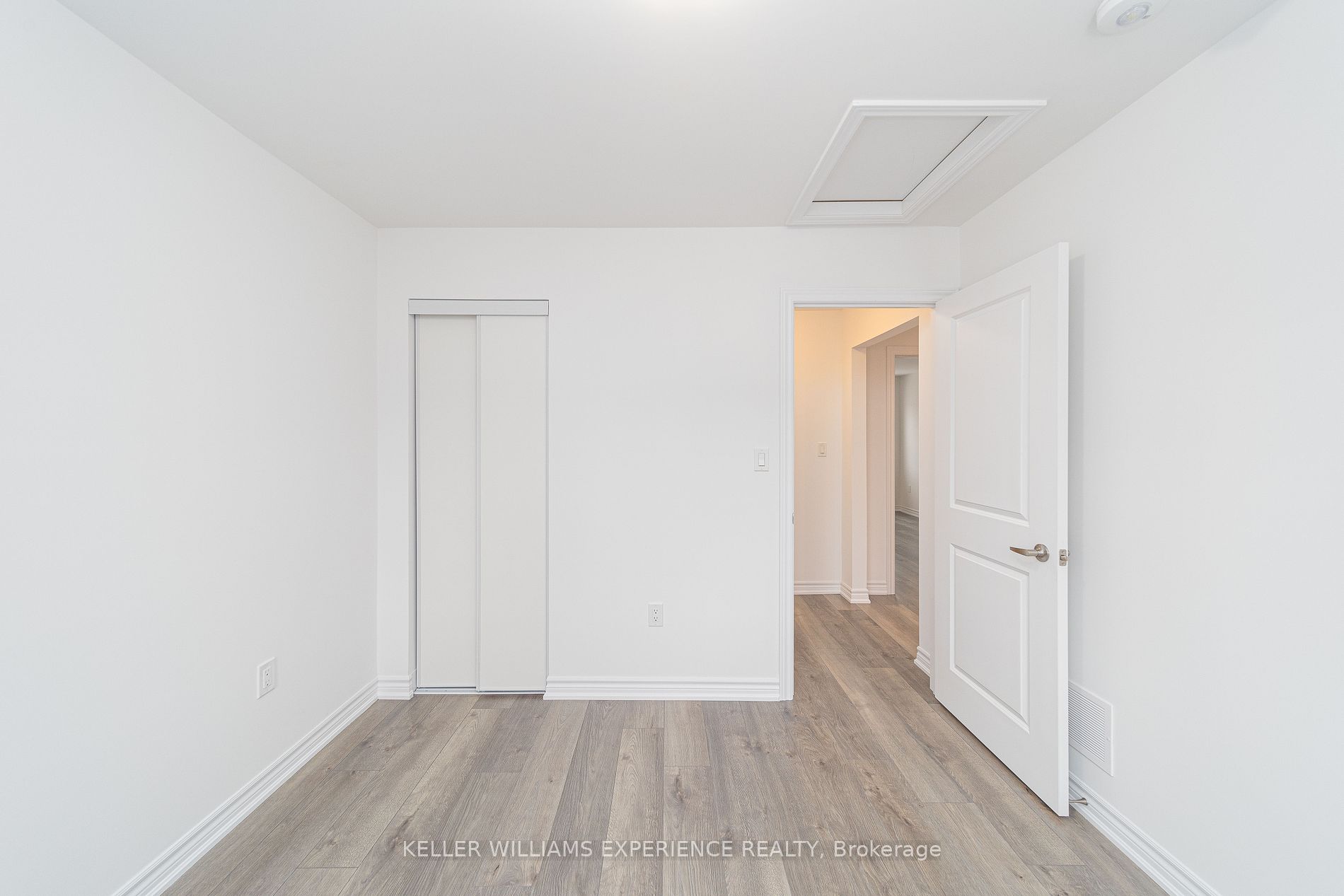 10 Wagon Lane Property Photo 16