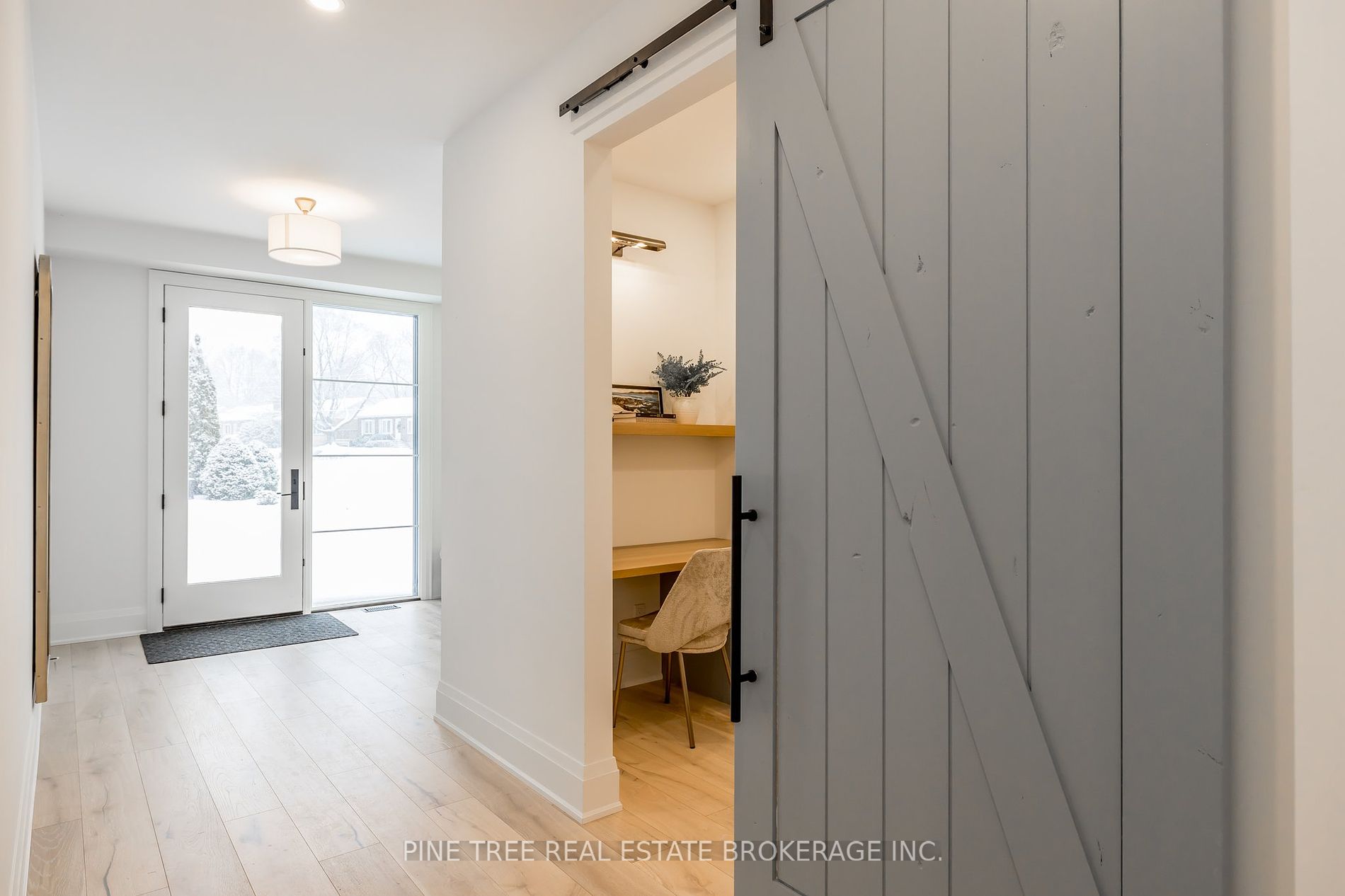 19 Lakeview Cres Property Photo 2