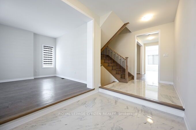 226 Warden St Property Photo 4