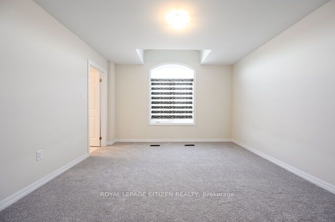 226 Warden St Property Photo 38