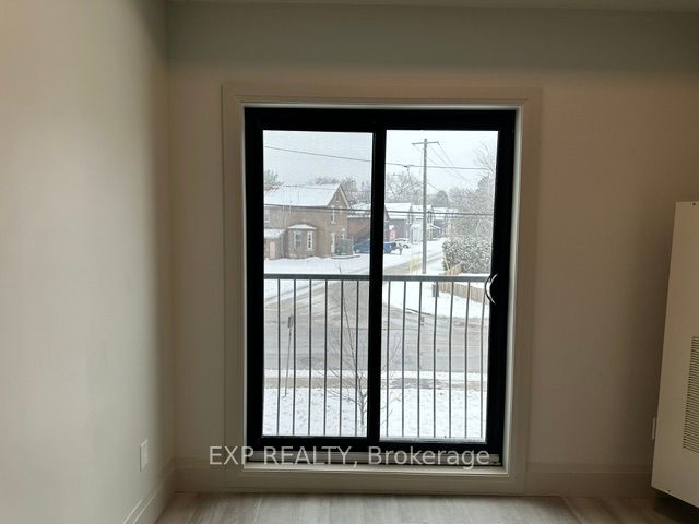 75 Barrie Rd Property Photo 4