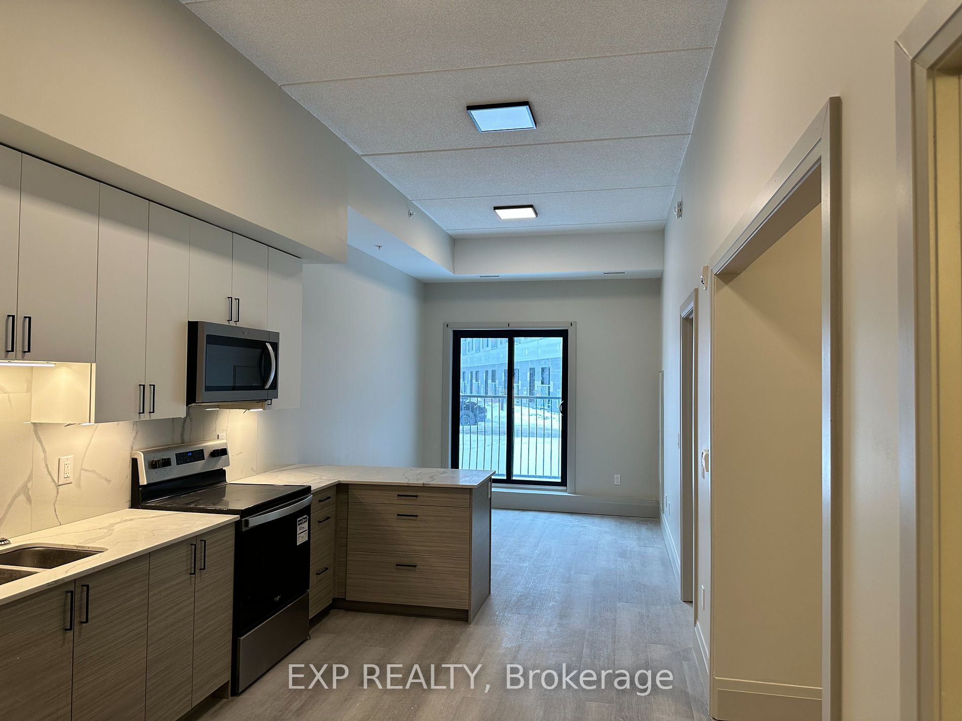 75 Barrie Rd Property Photo 5