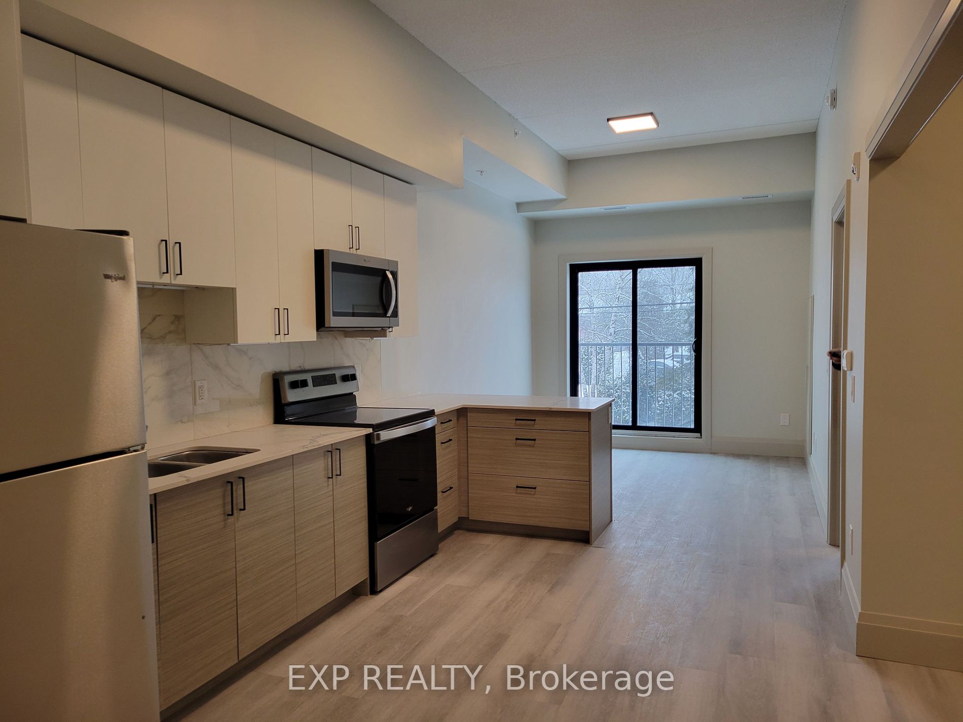 75 Barrie Rd Property Photo 7