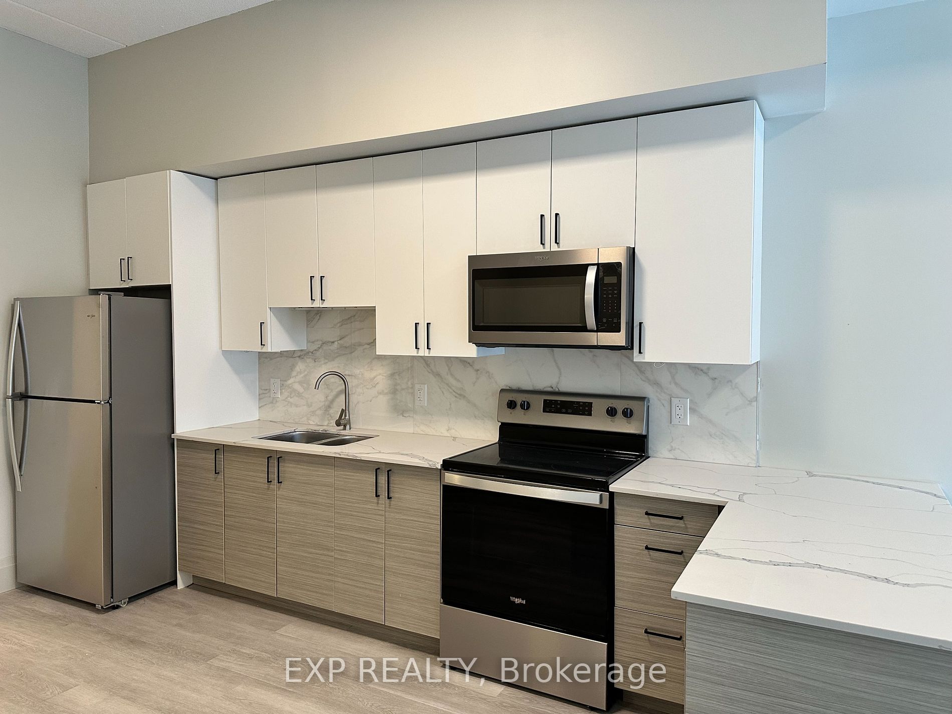 75 Barrie Rd Property Photo 11