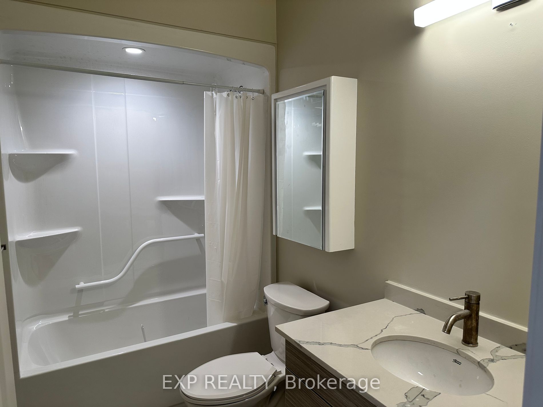 75 Barrie Rd Property Photo 14