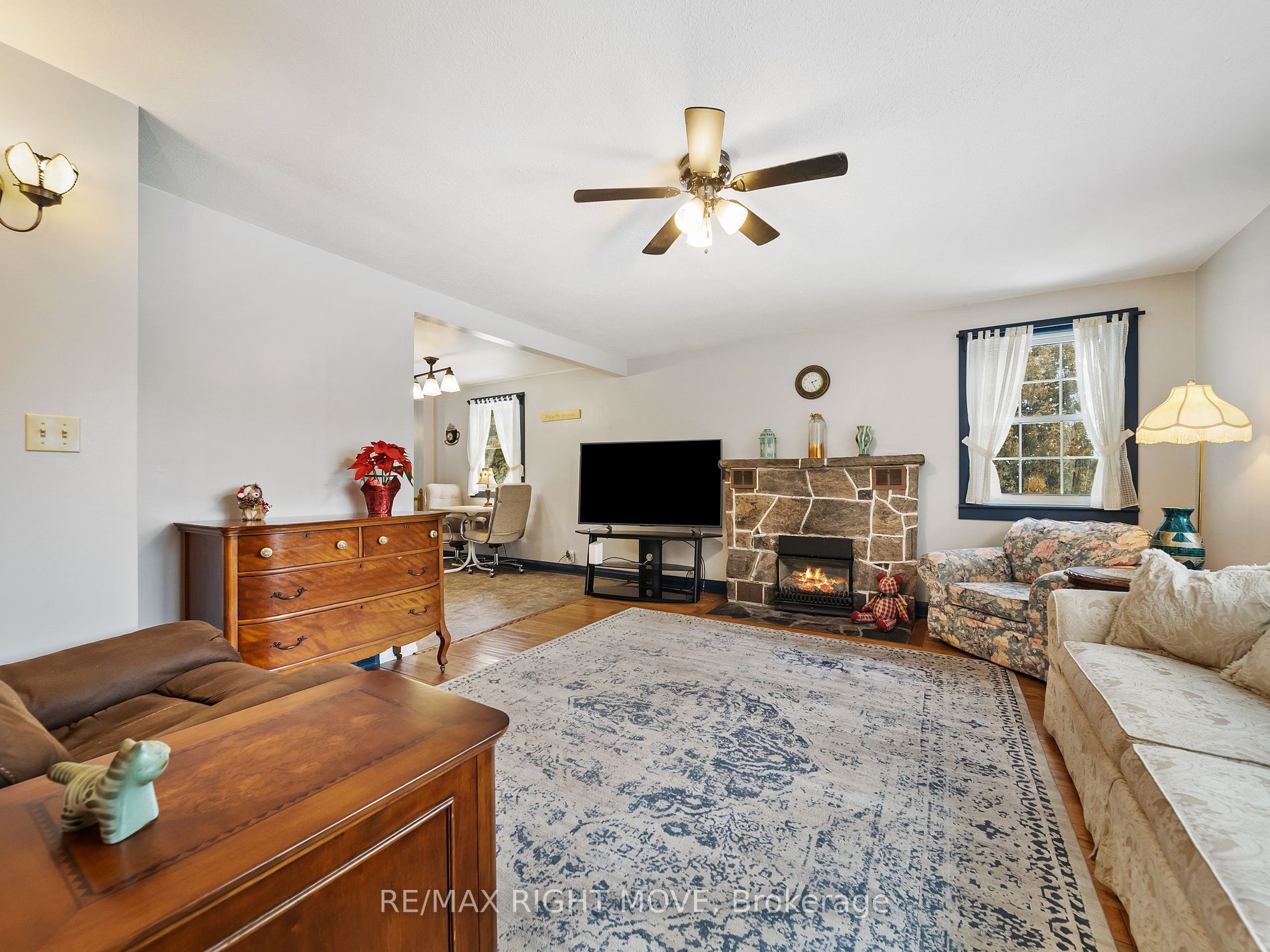 515 Bay St Property Photo 4