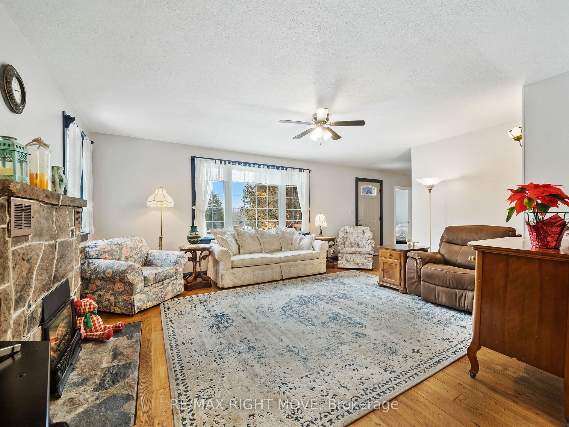 515 Bay St Property Photo 6