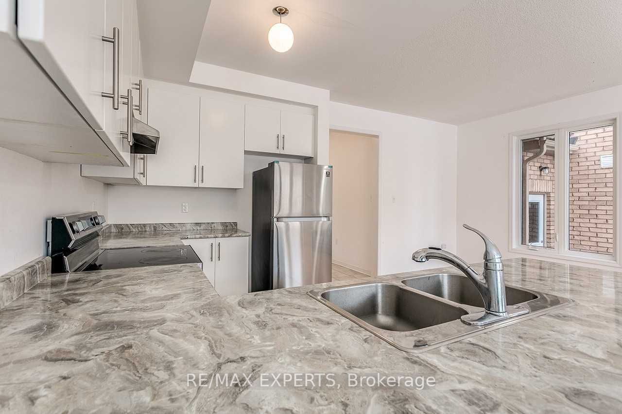 17 Albany St Property Photo 7