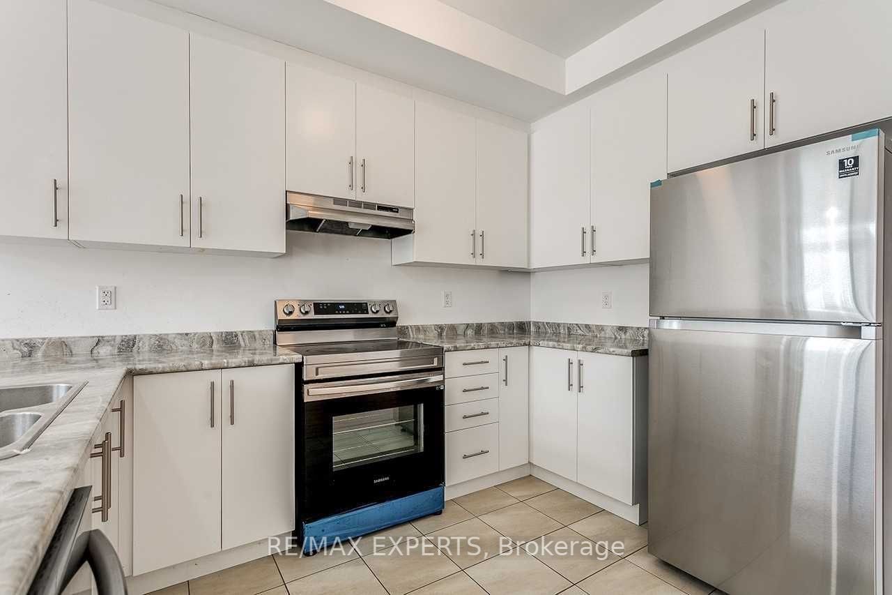 17 Albany St Property Photo 8