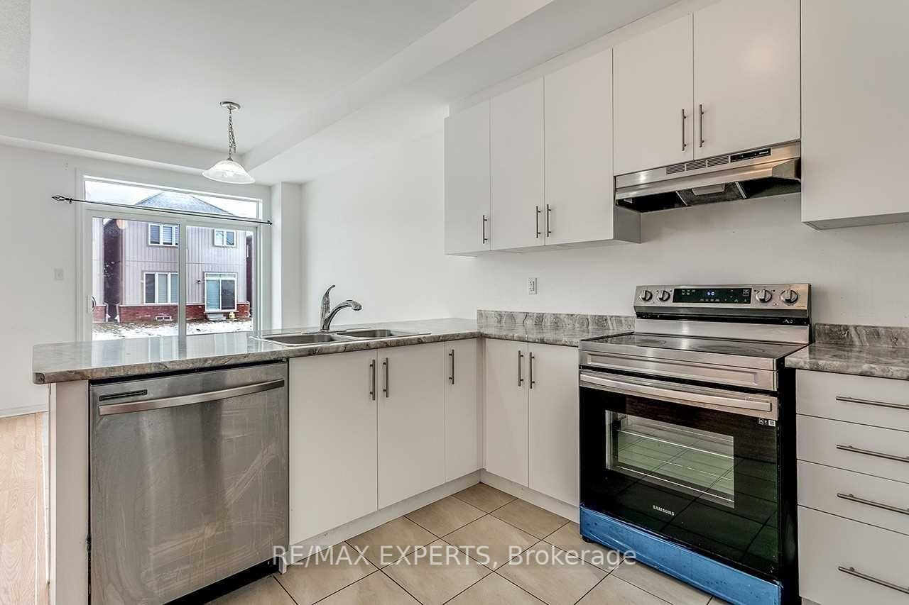 17 Albany St Property Photo 9