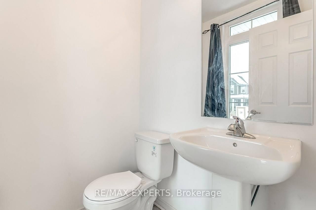 17 Albany St Property Photo 10