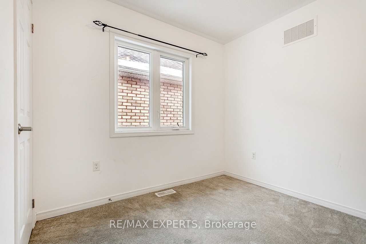 17 Albany St Property Photo 13