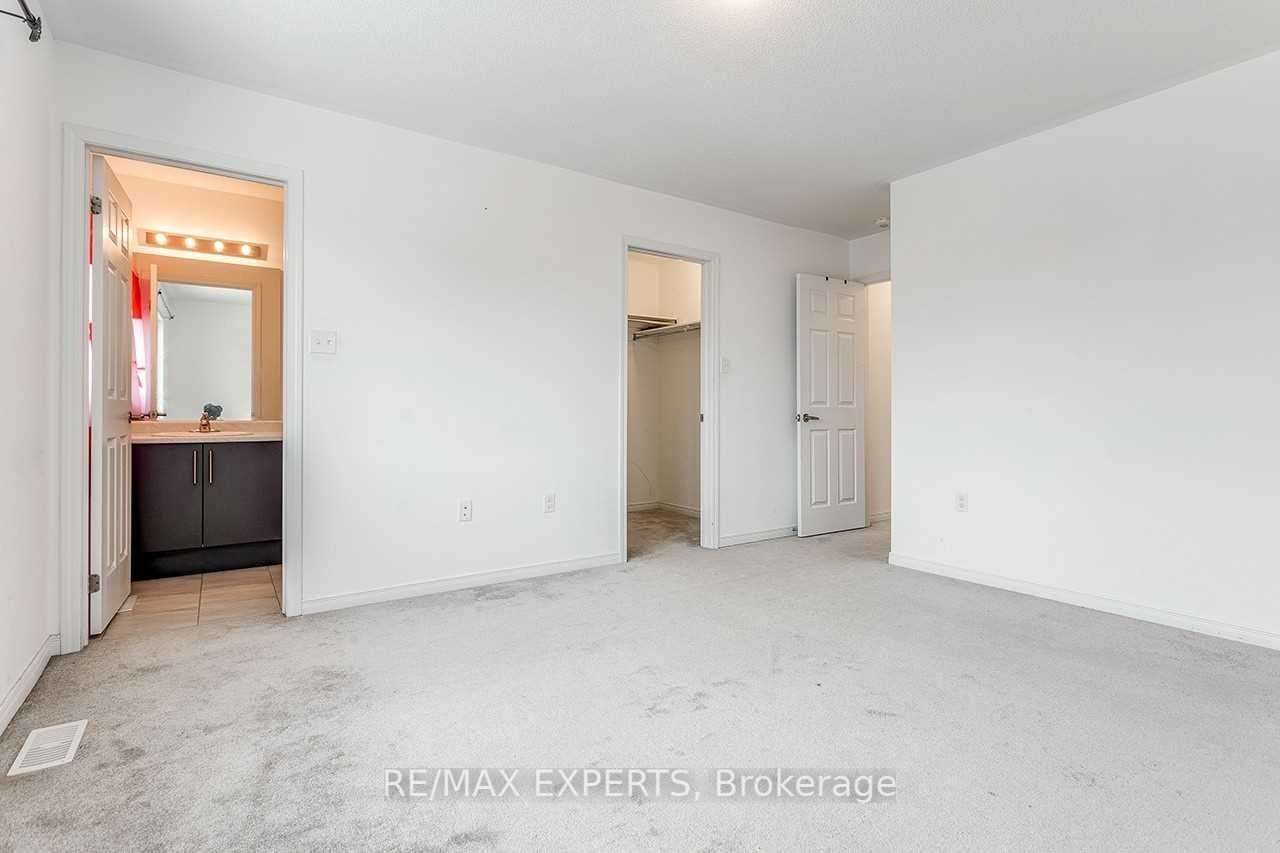 17 Albany St Property Photo 18