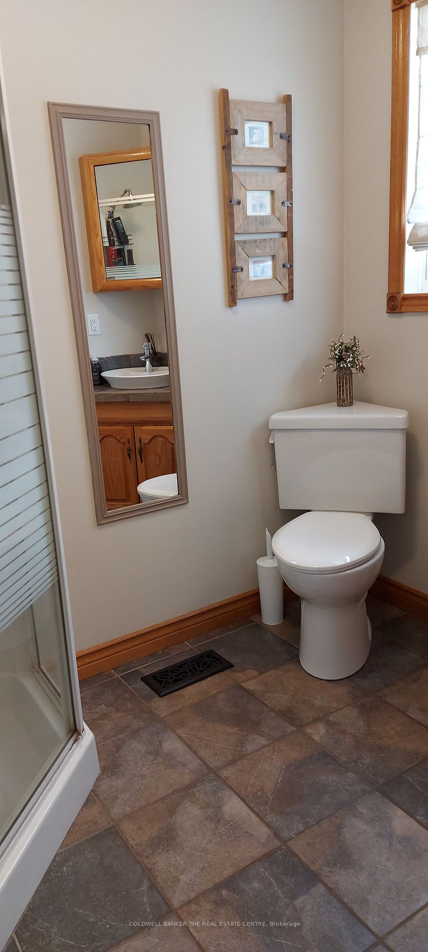 25 Grace Ave Property Photo 15