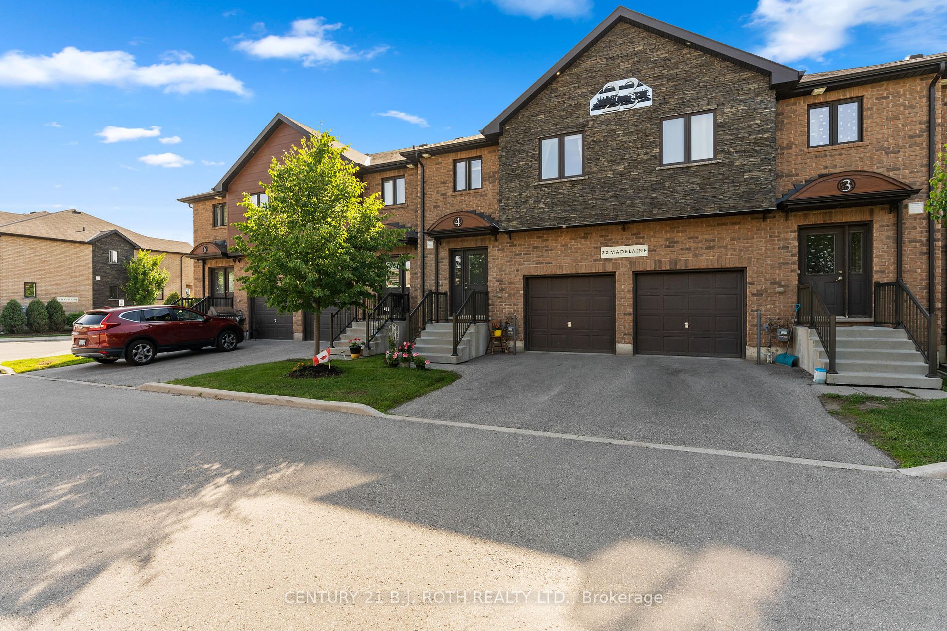 23 Madelaine Dr 4 Property Photo 1