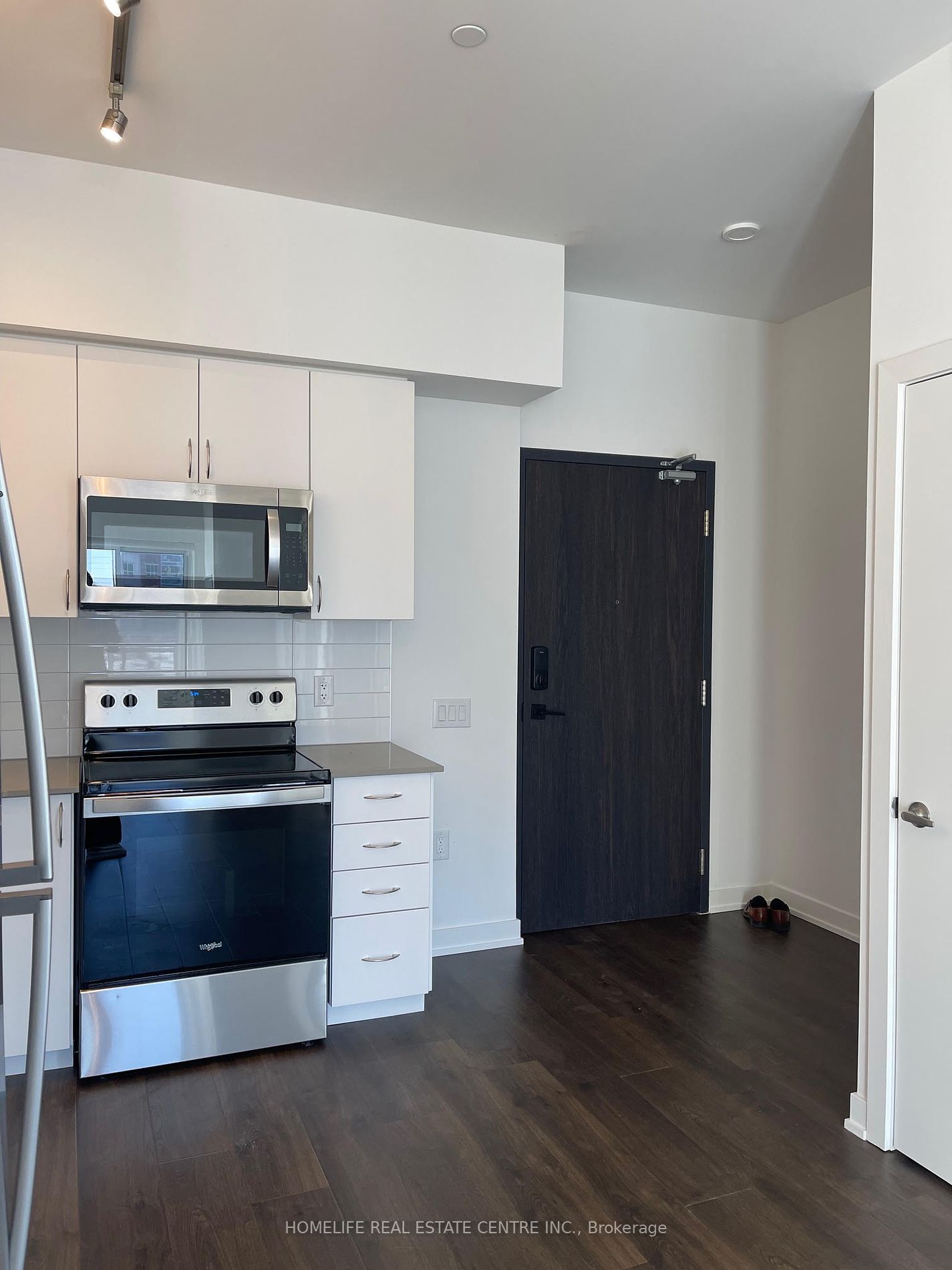56 Lakeside Terr N 102 Property Photo