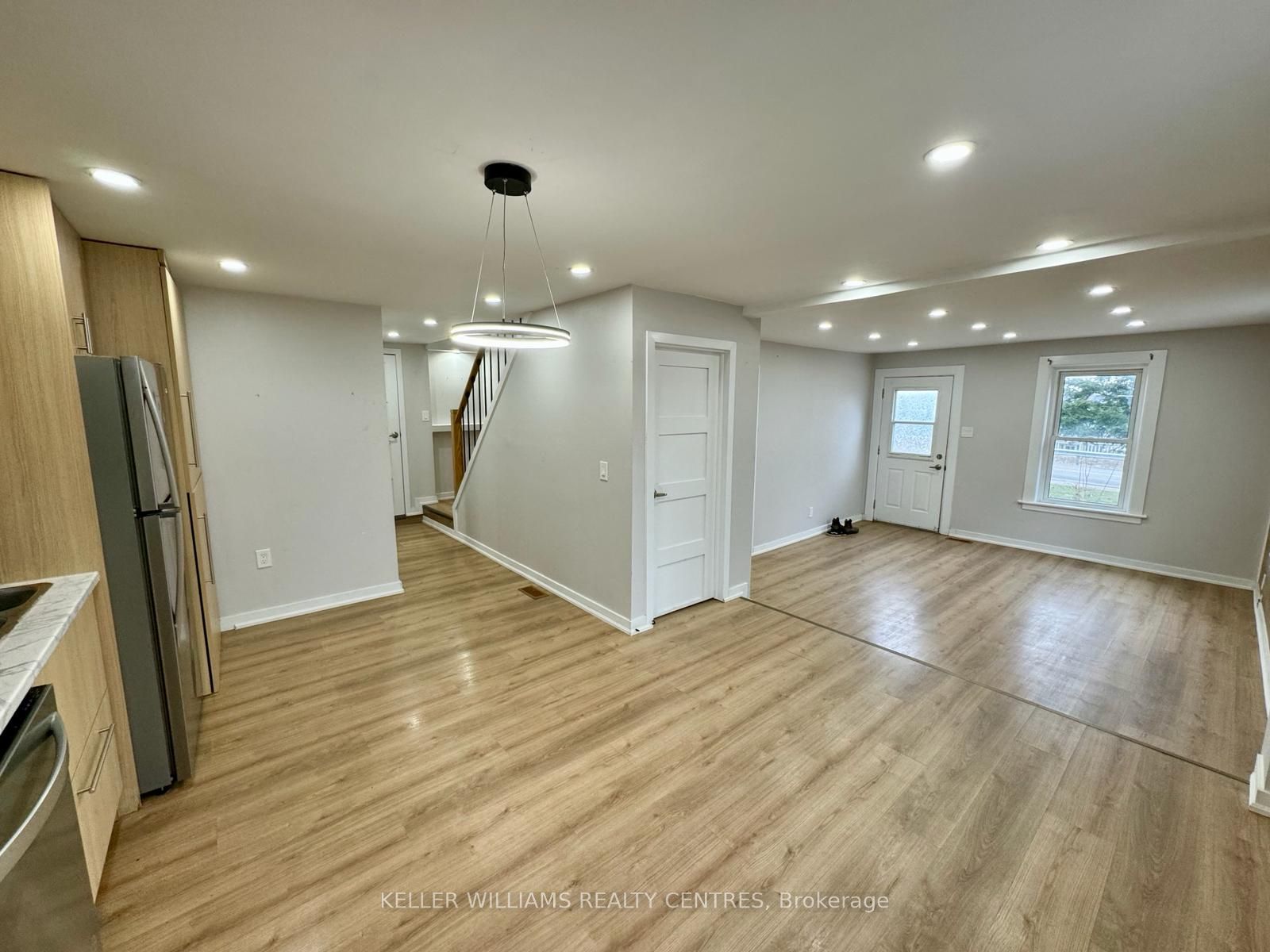 1028 Harbourview Dr Property Photo 1