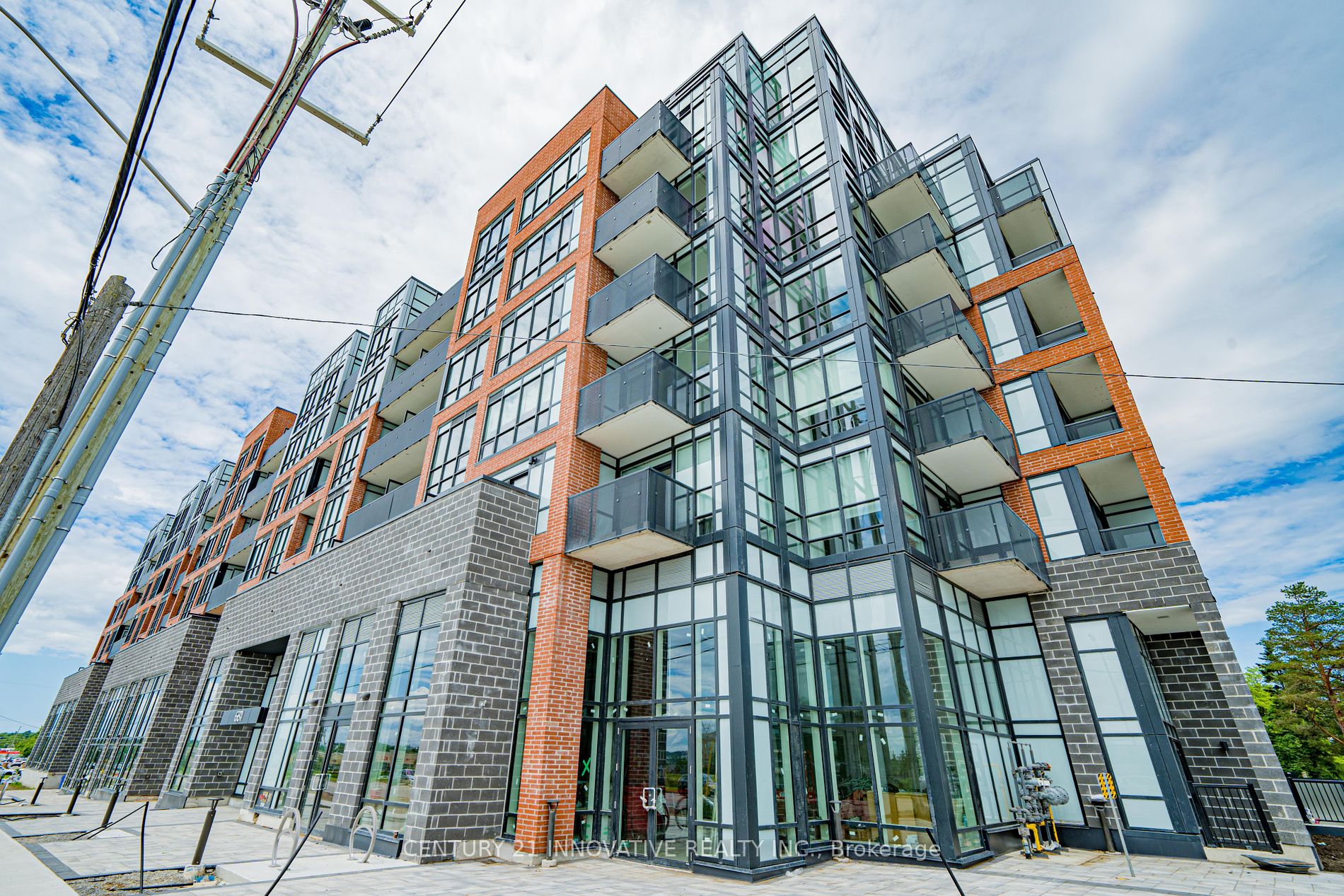 681 Yonge St 17 Property Photo 1