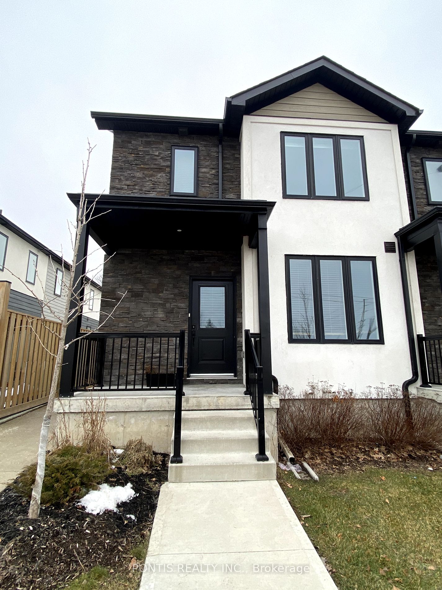 21 Stoneheart Lane N - Property Photo
