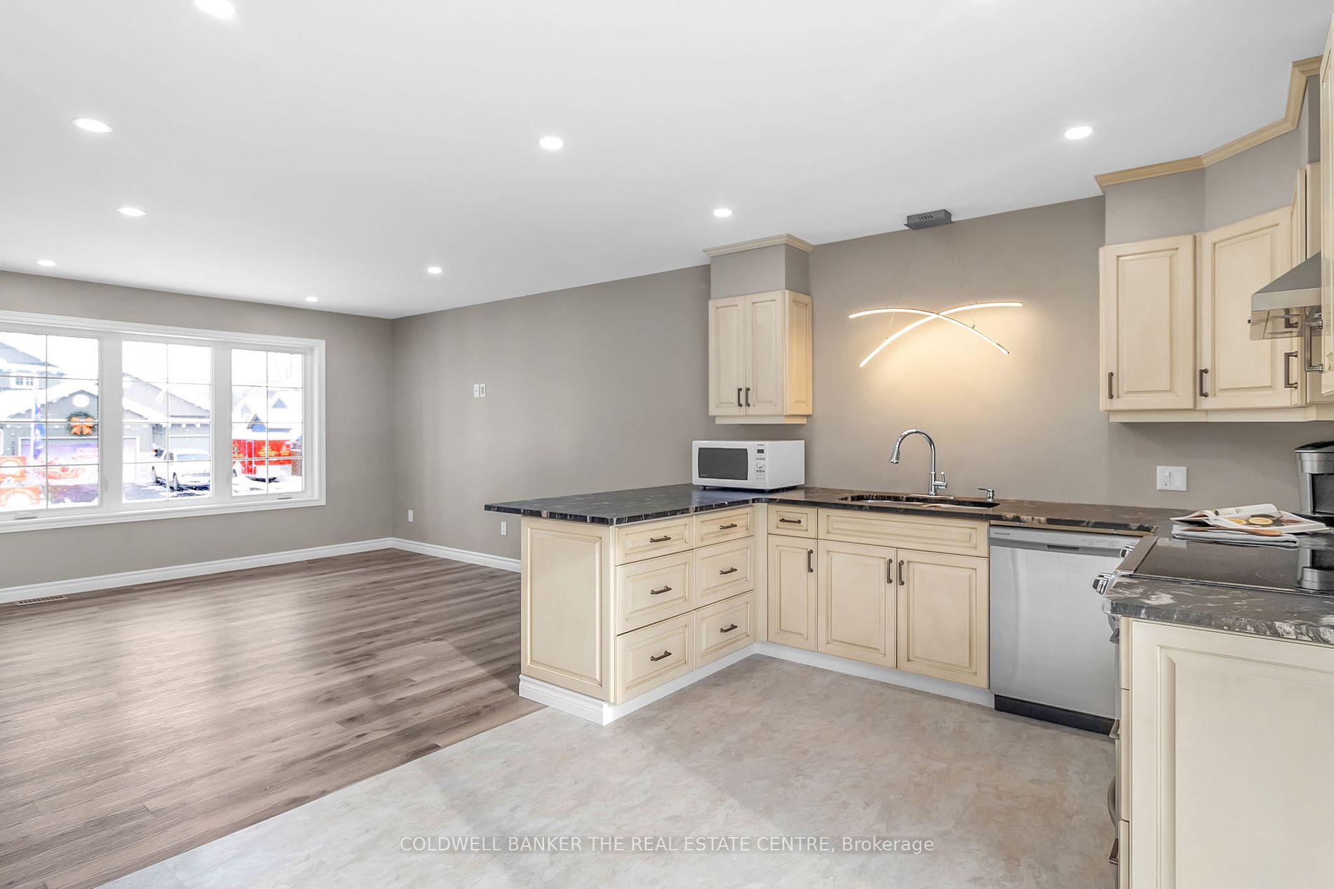 2629 Grand Tamarack Cres Property Photo 8