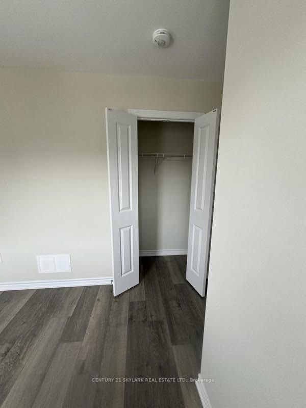 6 Wagon Lane N Property Photo 1