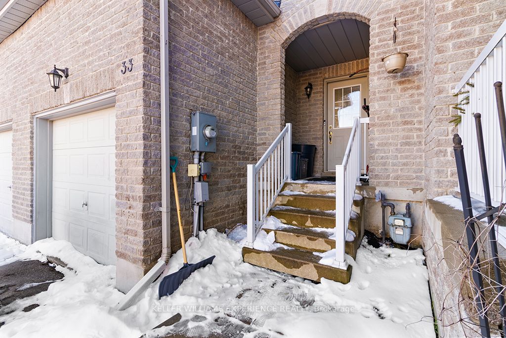 33 Arch Brown Crt Property Photo 6