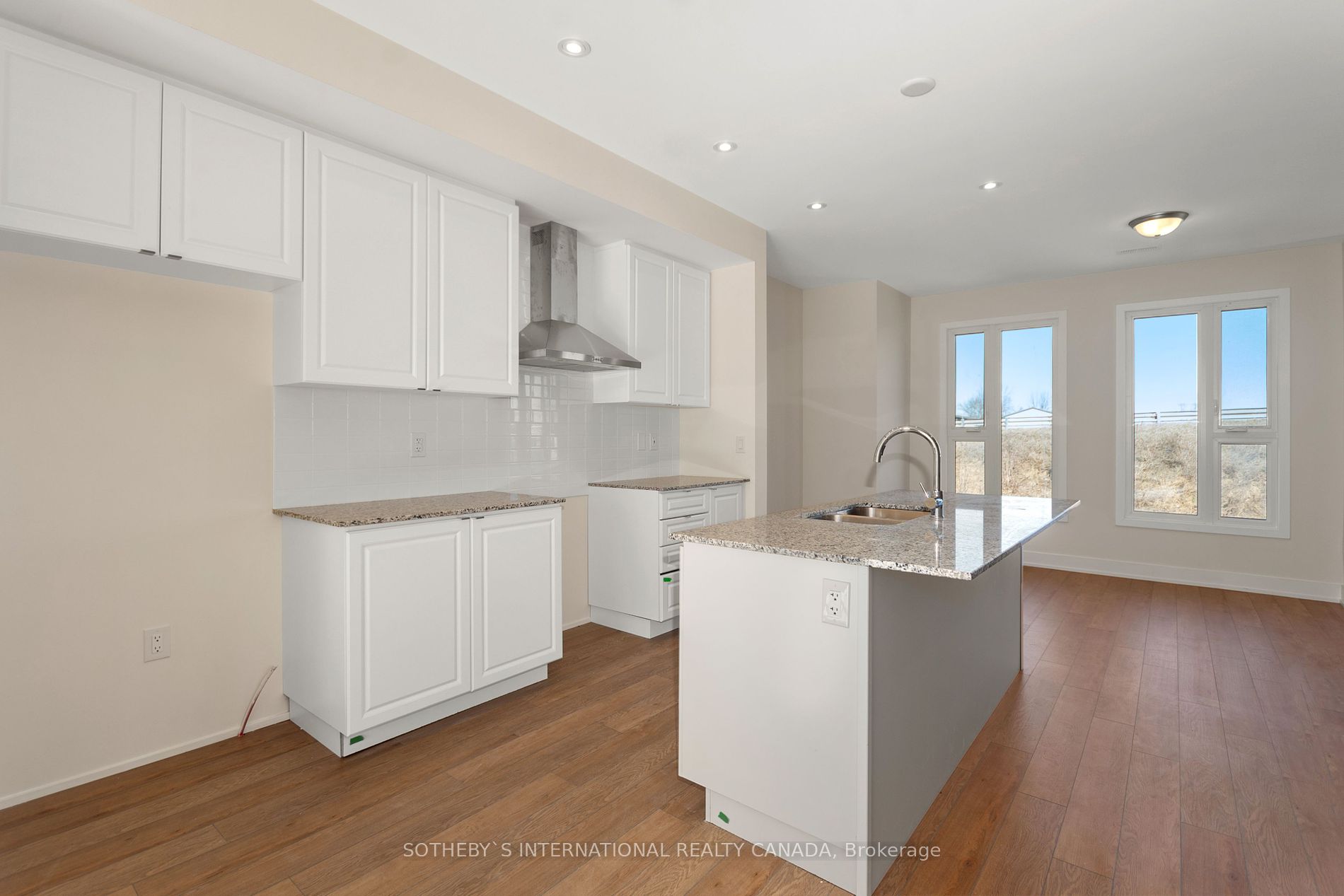 19 Mariner's Pier Way Property Photo 4