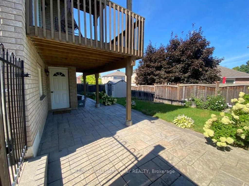165 Crompton Dr Property Photo