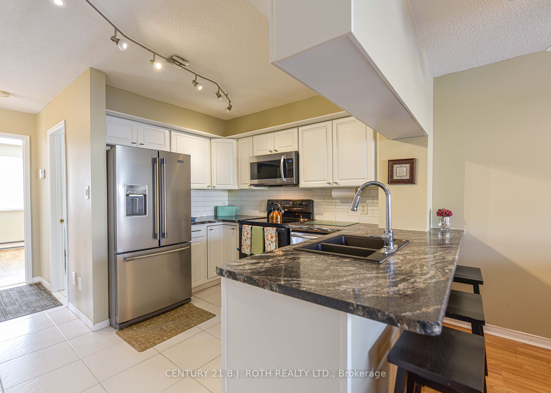 11 Laguna Pkwy 16 Property Photo 6
