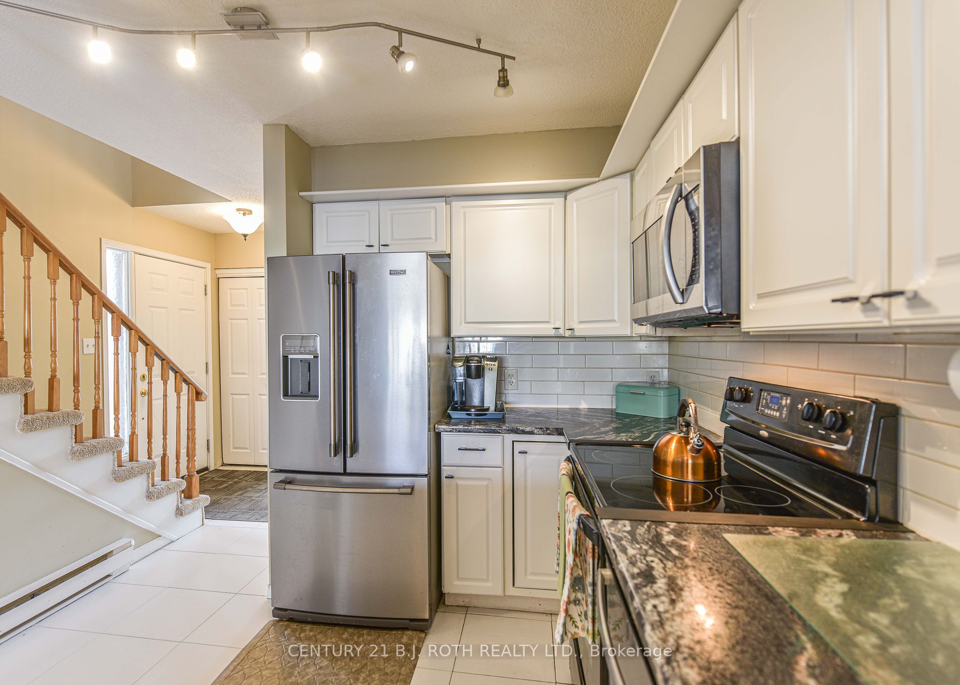 11 Laguna Pkwy 16 Property Photo 7