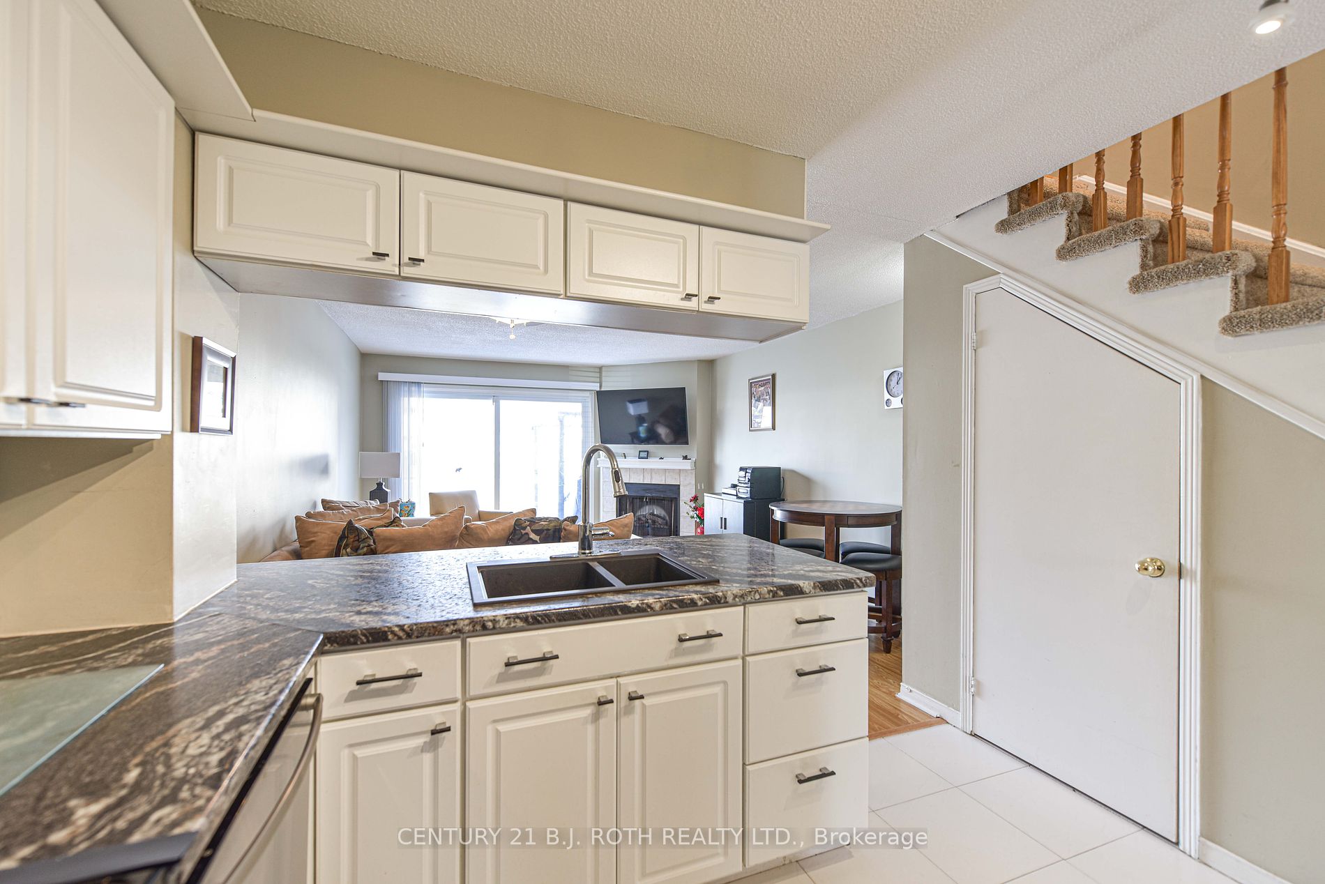 11 Laguna Pkwy 16 Property Photo 9