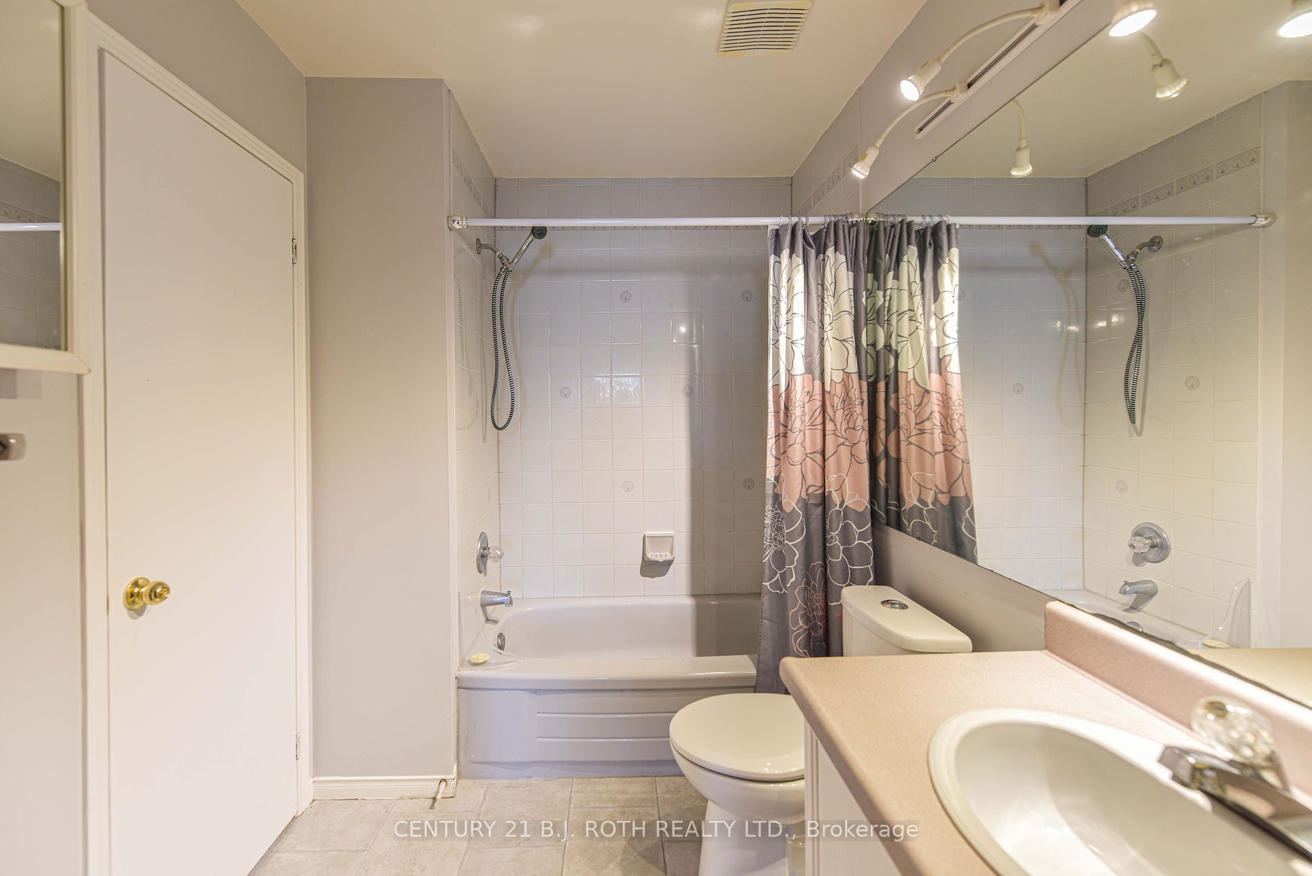 11 Laguna Pkwy 16 Property Photo 20