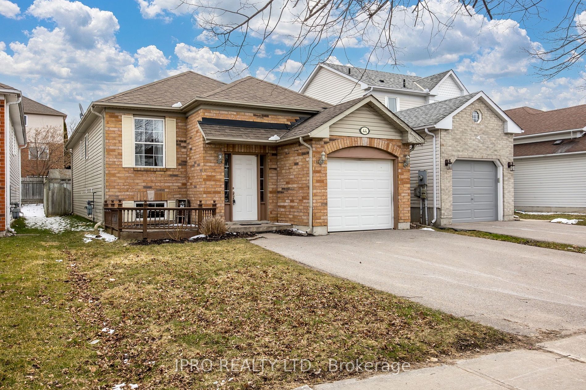 44 Moir Cres Property Photo