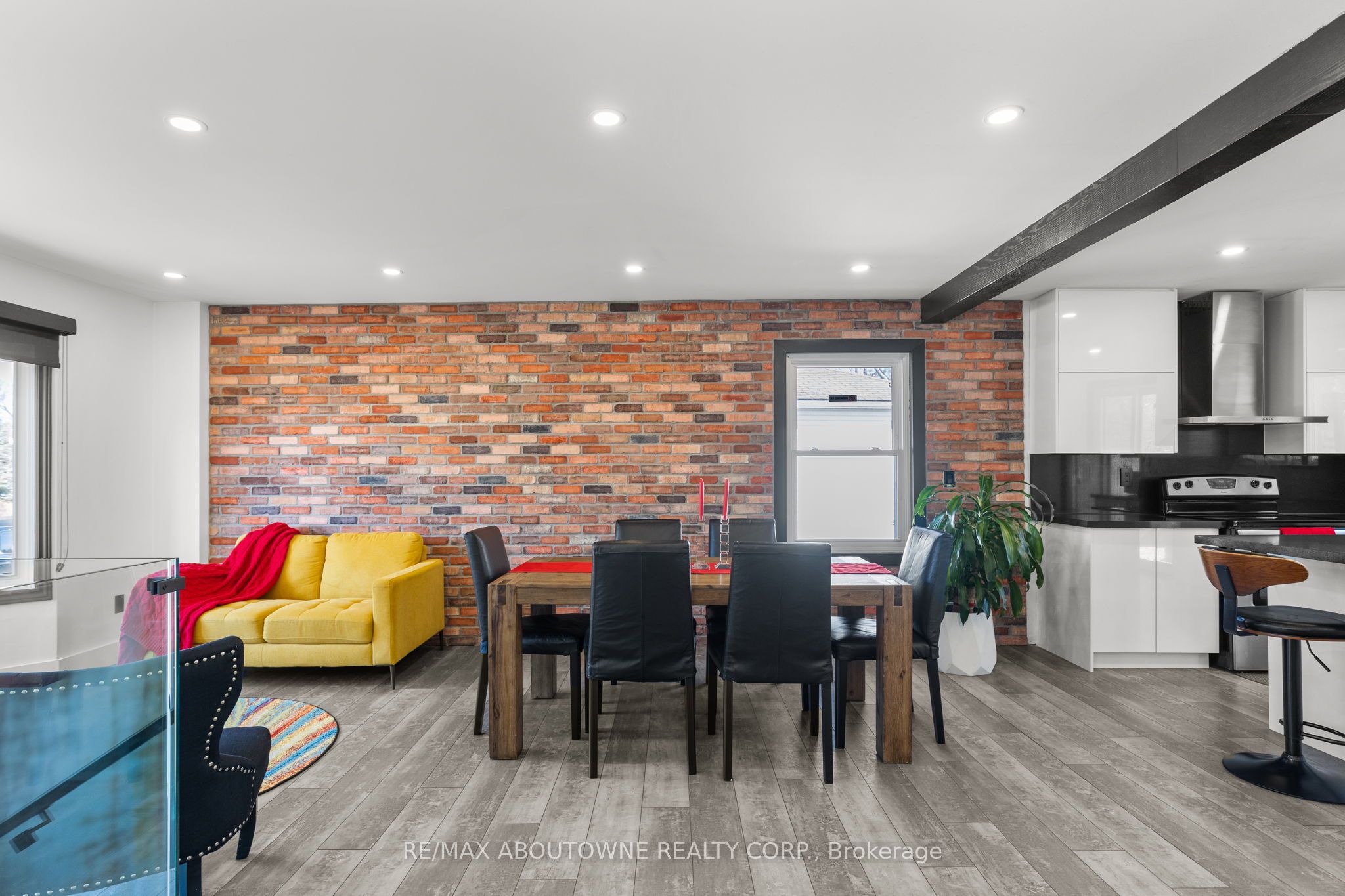 81 Royal Beech Drive Property Photo 10