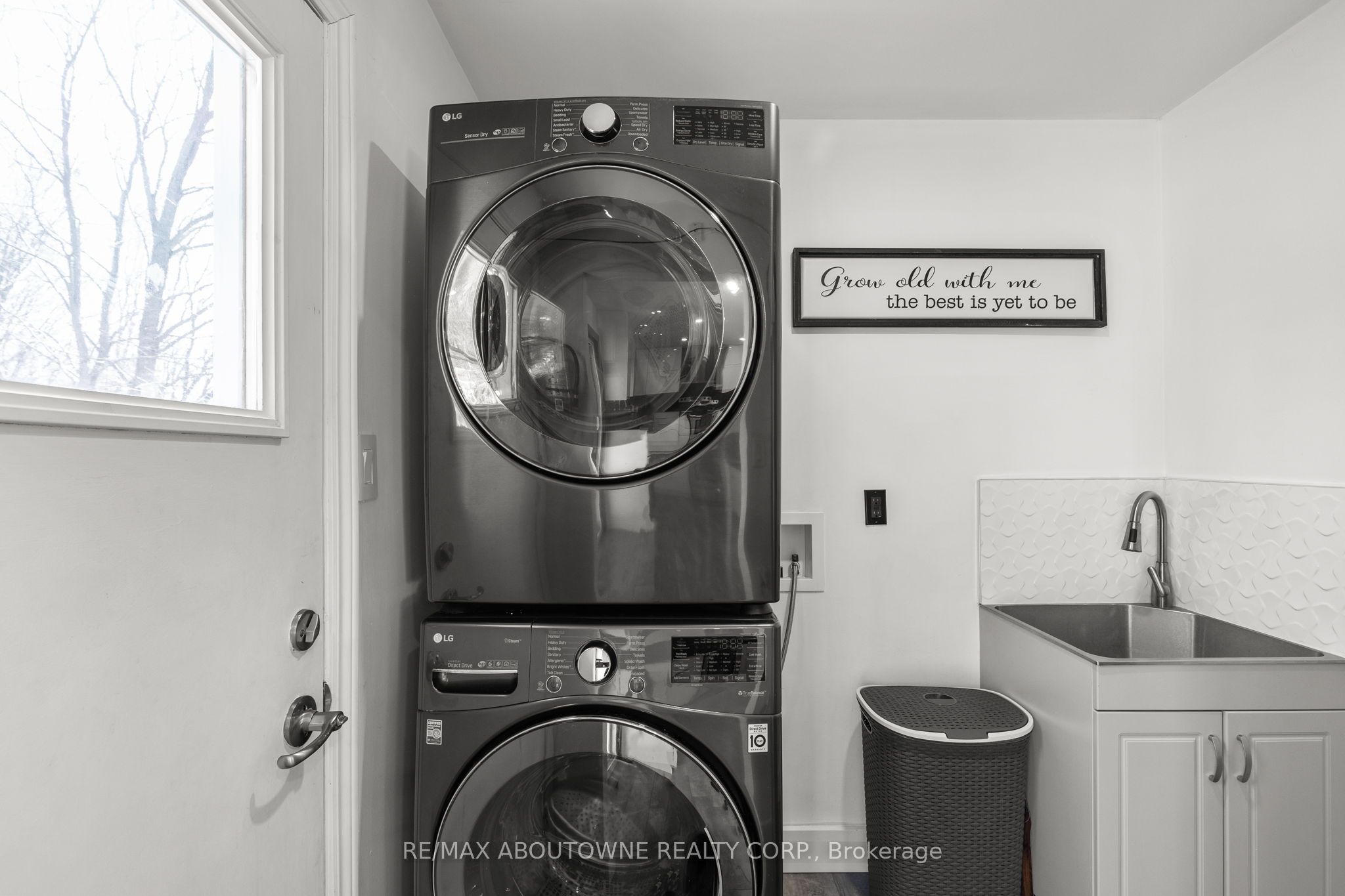 81 Royal Beech Drive Property Photo 14