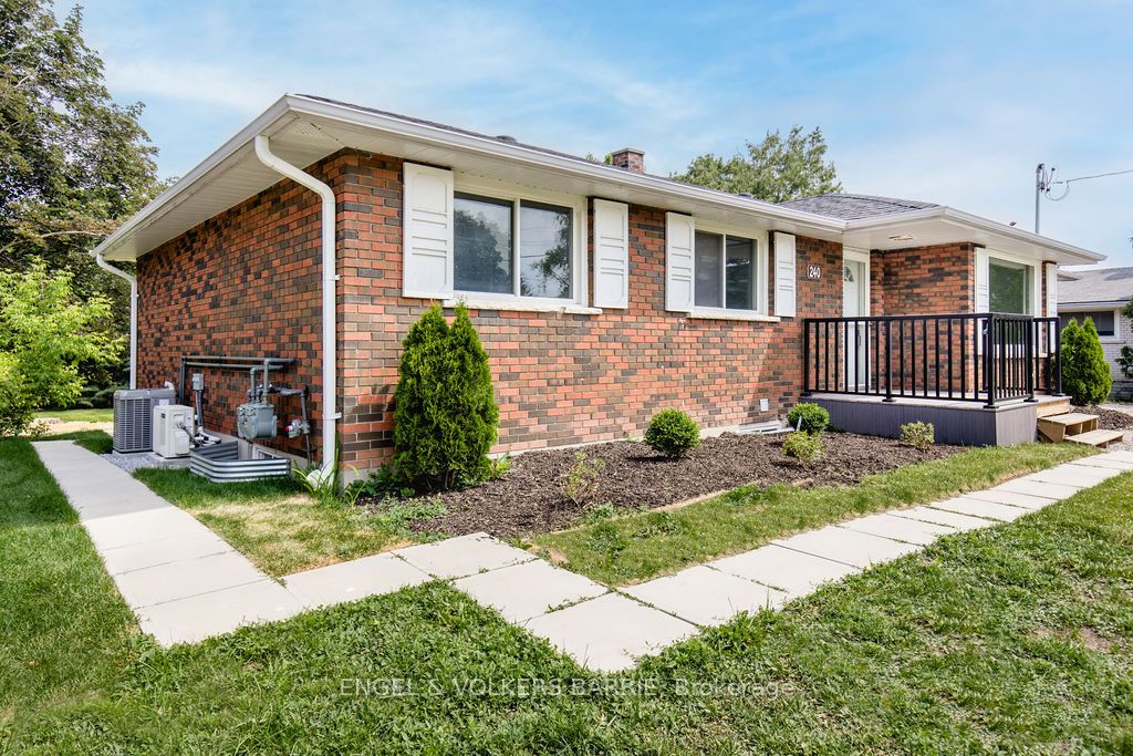 240 Warnica Rd Property Photo